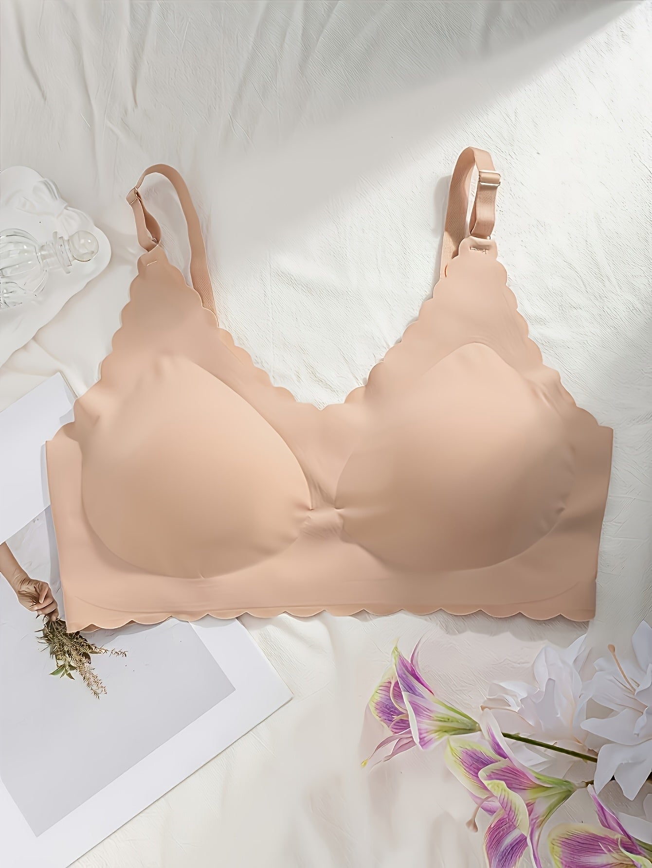 Women's Plus Size Seamless Wire-Free Bra with Wave Edge and Adjustable Straps