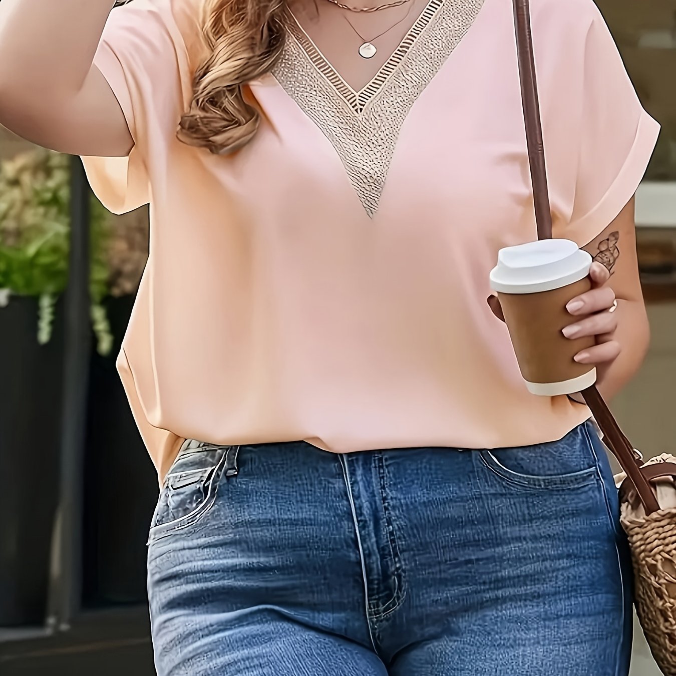 Plus o'lcham ayollar uchun V-yuqa qisqa sleeves T-shirt bir xil rangli kundalik ko'ylak