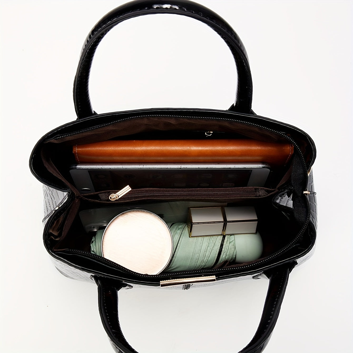 Kara krokodil naqshli sumka, katta sig‘imi va sozlanadigan kamar bilan, nafis tadbirlar uchun