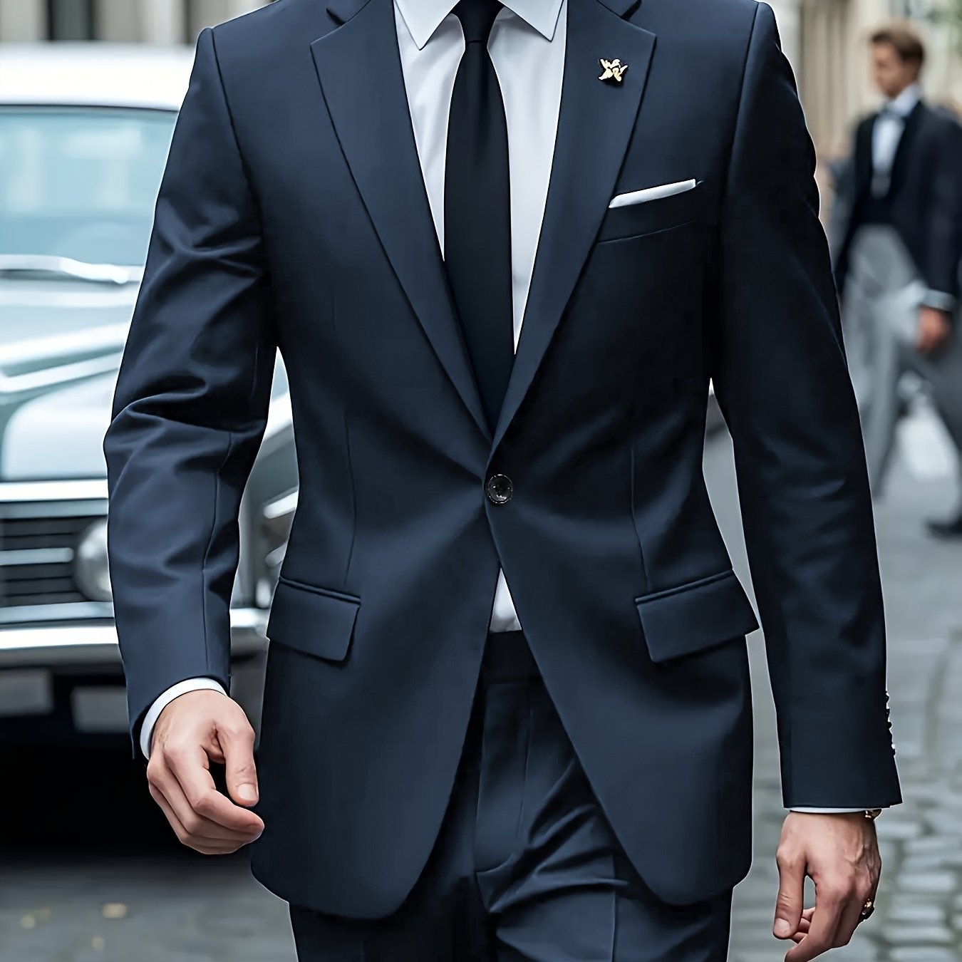 Bir xil rangdagi erkaklar kostyumi, muhrlangan cho'ntaklar, oddiy kesimli shimlar, biznes va to'ylar uchun mukammal.