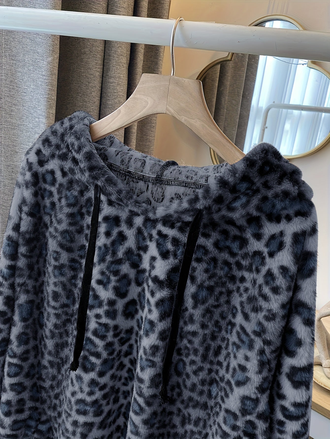 Women's Plus Size Leopard Print Fleece Hoodie with Pockets and Drawstring