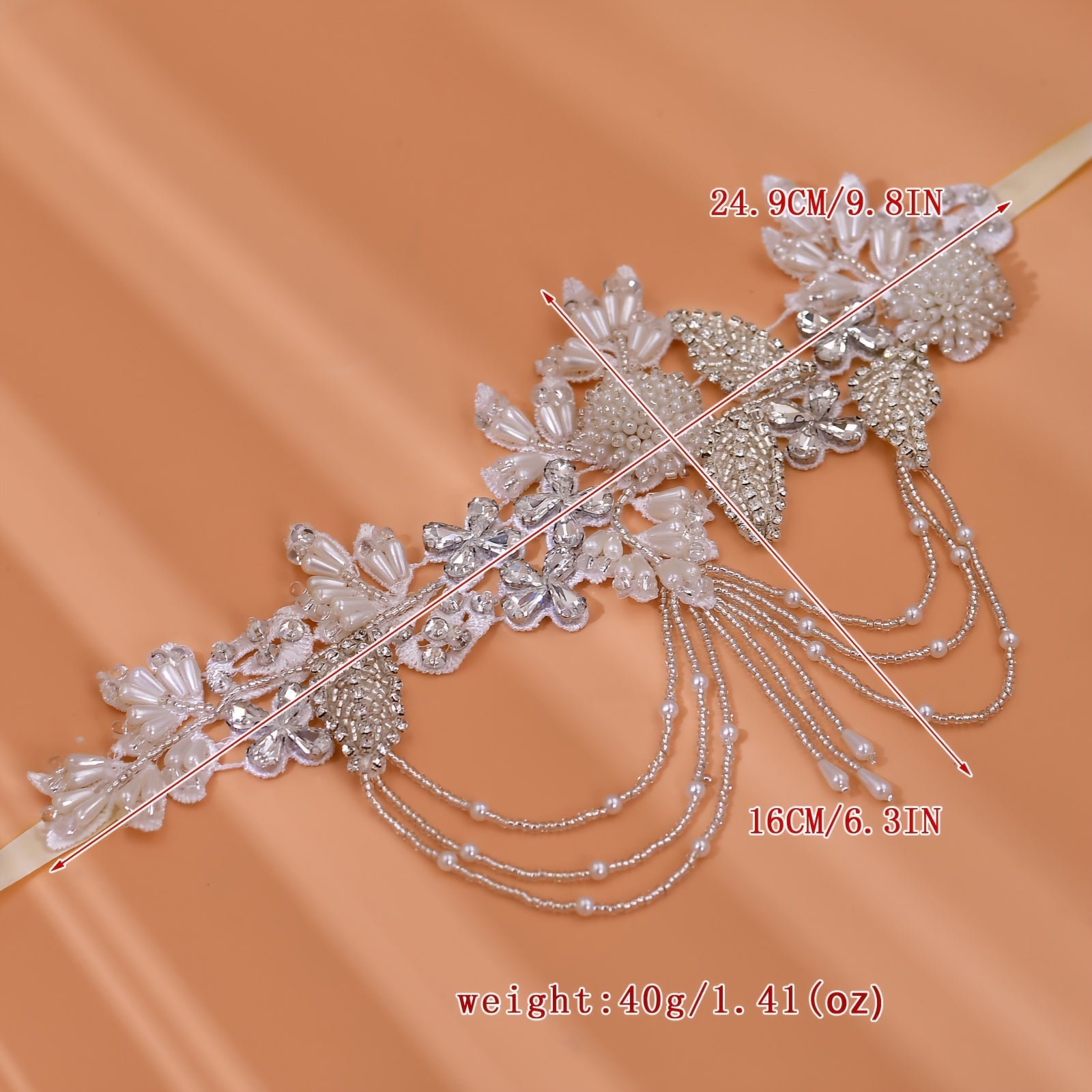 Yuvinlik satindan tayyorlangan tasma bilan rhinestone belbog' va tassel bo'laklar