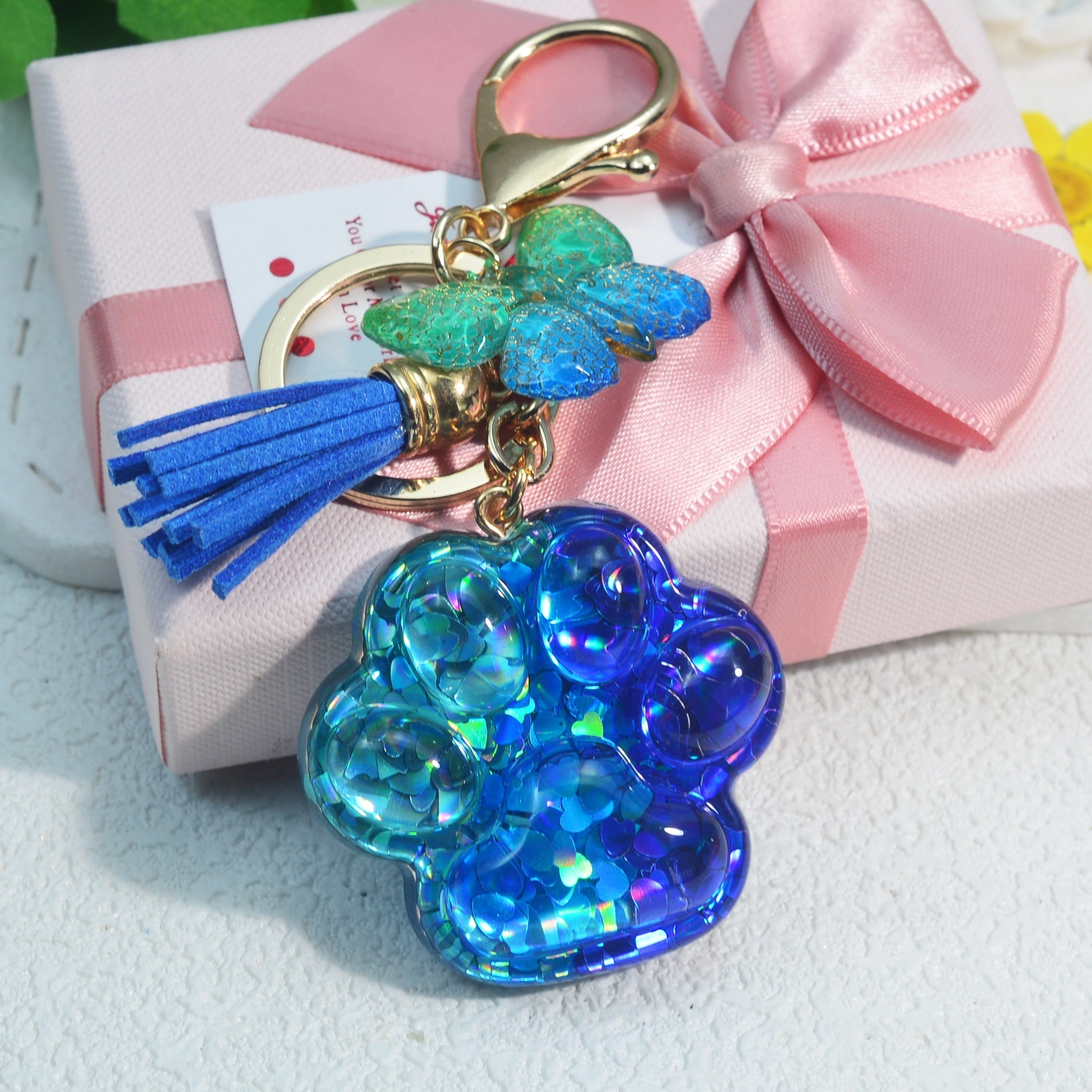 Llavero con borla de mariposa y pata de gato para amantes de los animales