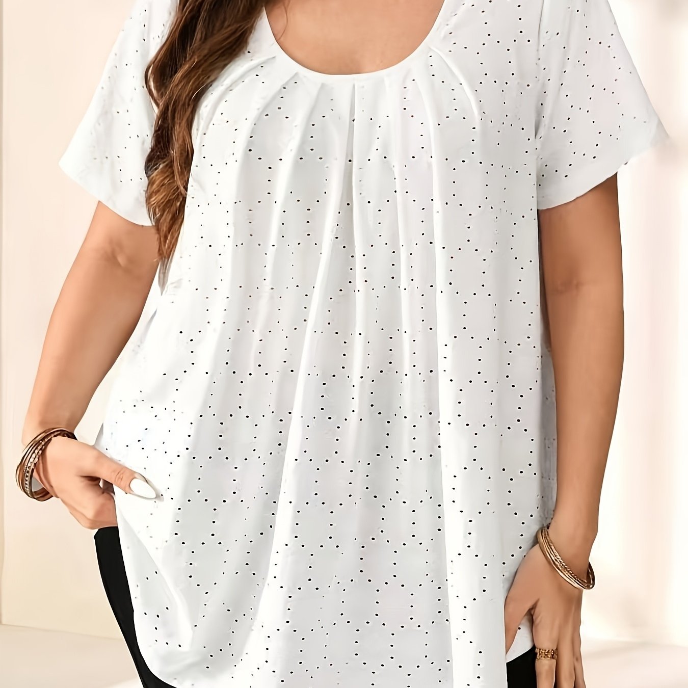 Plus o'lcham ayollar uchun kundalik qisqa sleeve tee, bir xil rang, qulay fit, nafas oladigan top