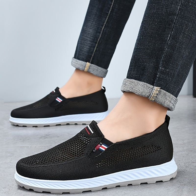 Erkaklar uchun sirg'alar, har qanday mavsumda ochiq havoda faoliyatlar uchun nafas oladigan va mustahkam, sirpanmaydigan to'quvga ega. Yurish, yugurish, piyoda sayr qilish va baliq ovlash uchun qulay.