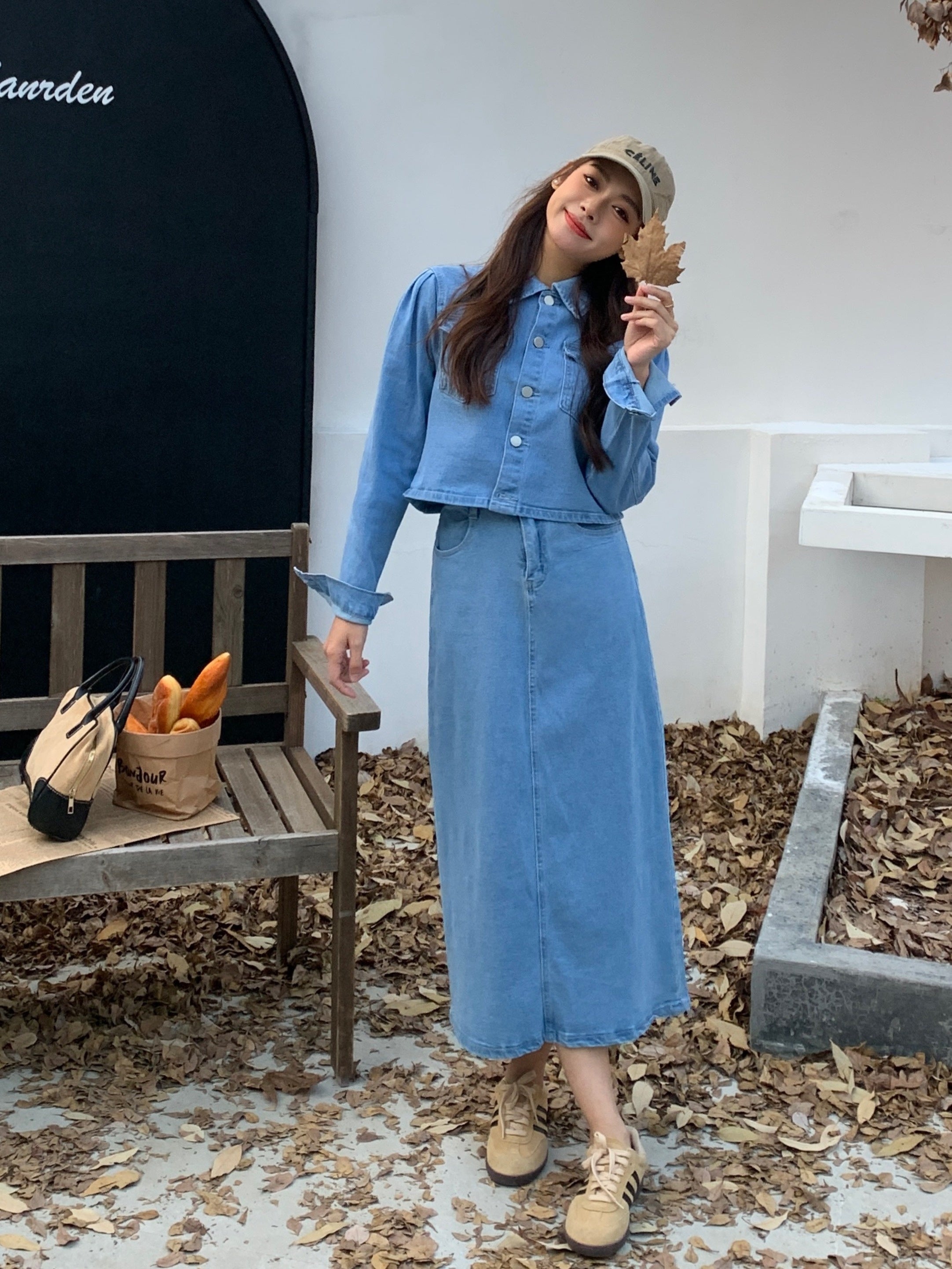 Ayollar uchun zamonaviy jinsiy kostyum