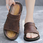 Yozgi plyaj kiyimlari uchun mustahkam mikrofiber sintetik yuqori qismi va kauchuk taglikka ega bo'lgan erkaklar uchun nafas oladigan slayd sandallar.