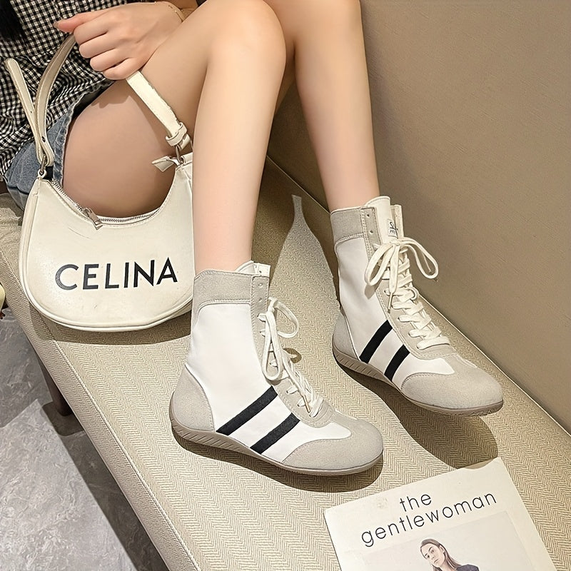 Ayollar uchun mato bilan tikilgan, o'rta uzunlikdagi qadamli botlar, bej va qora, tekis, sirpishga qarshi taglik