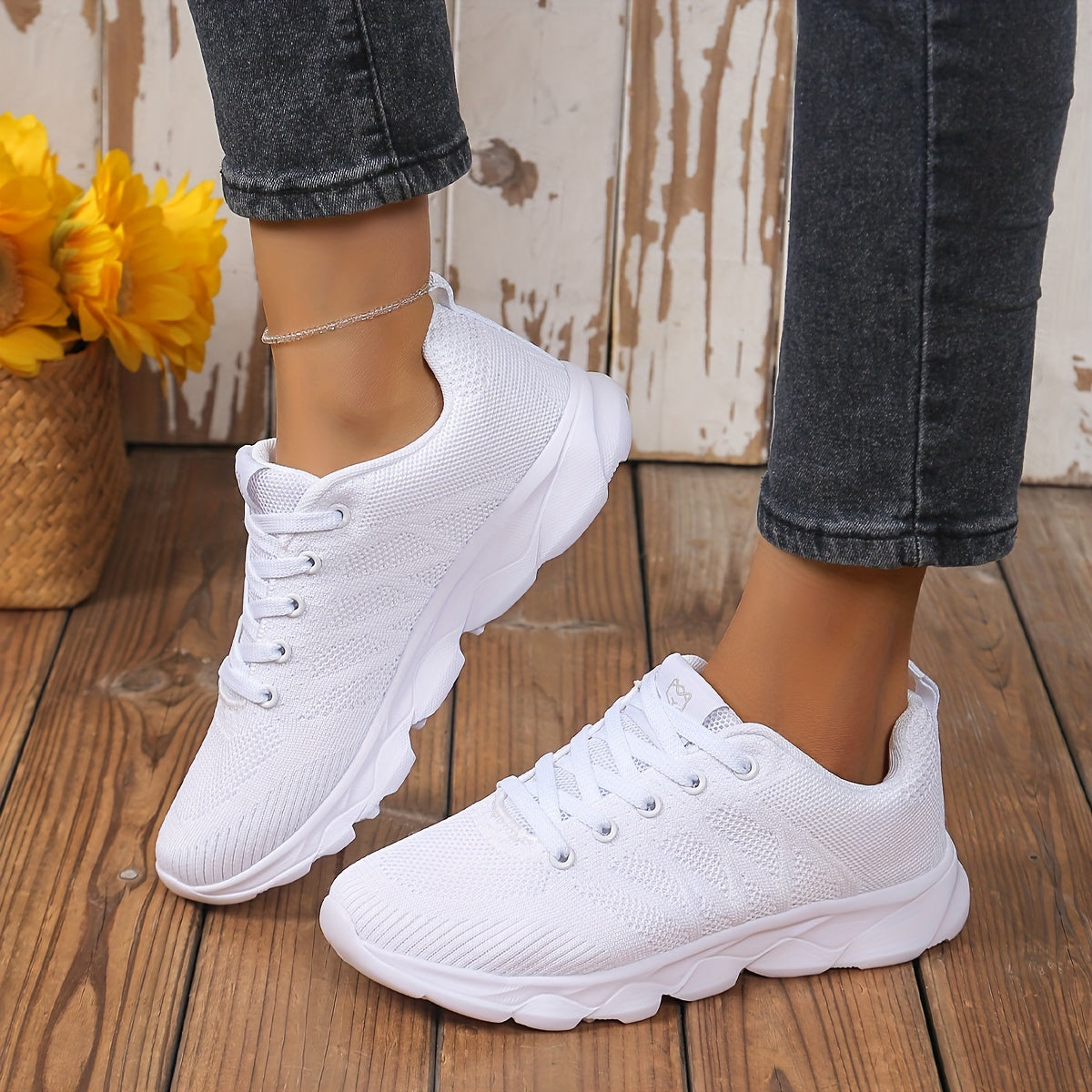 Women's Lightweight Knit Sneakers Non-Slip Breathable Lace-Up Low Tops