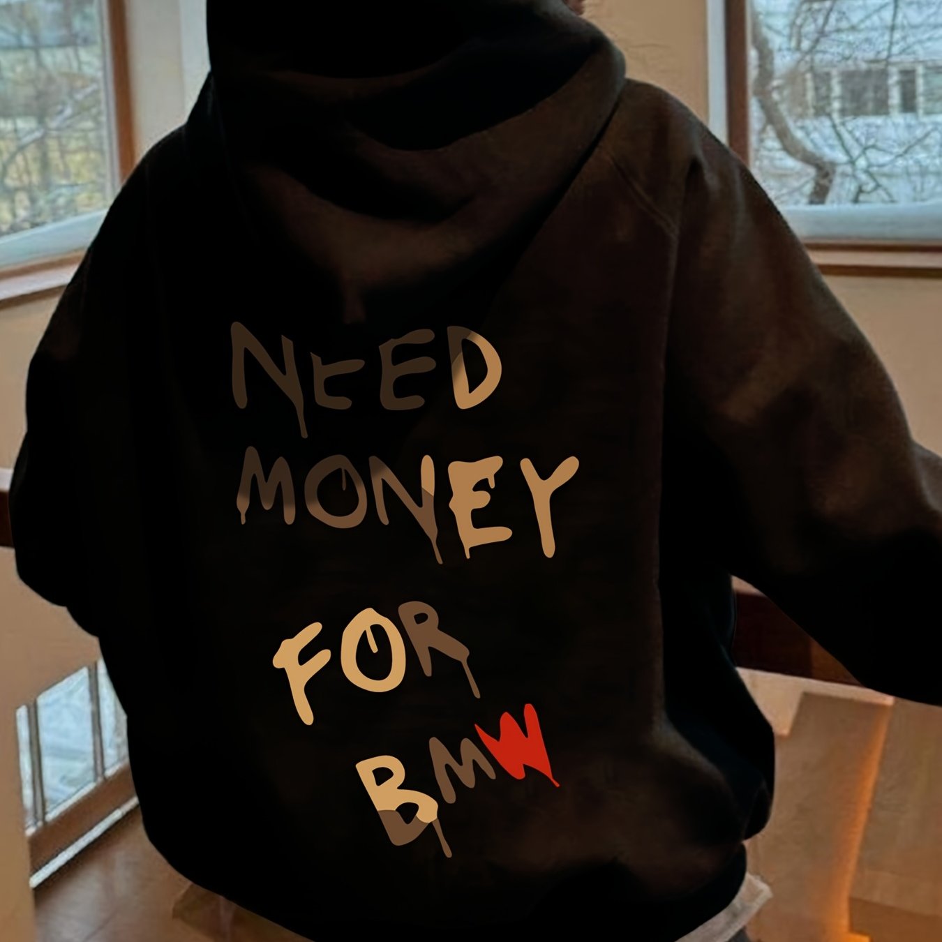 Ayollar uchun poliester xuddi, to'qilgan mato va ozgina cho'zilish bilan, fleysli qopqoq, bosma yozuvlar va cho'ntaklar bilan.