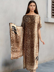 Ayollar uchun katta o'lchamli ikki rangli leopard bosimi bilan turk kaftan kiyi va sharf