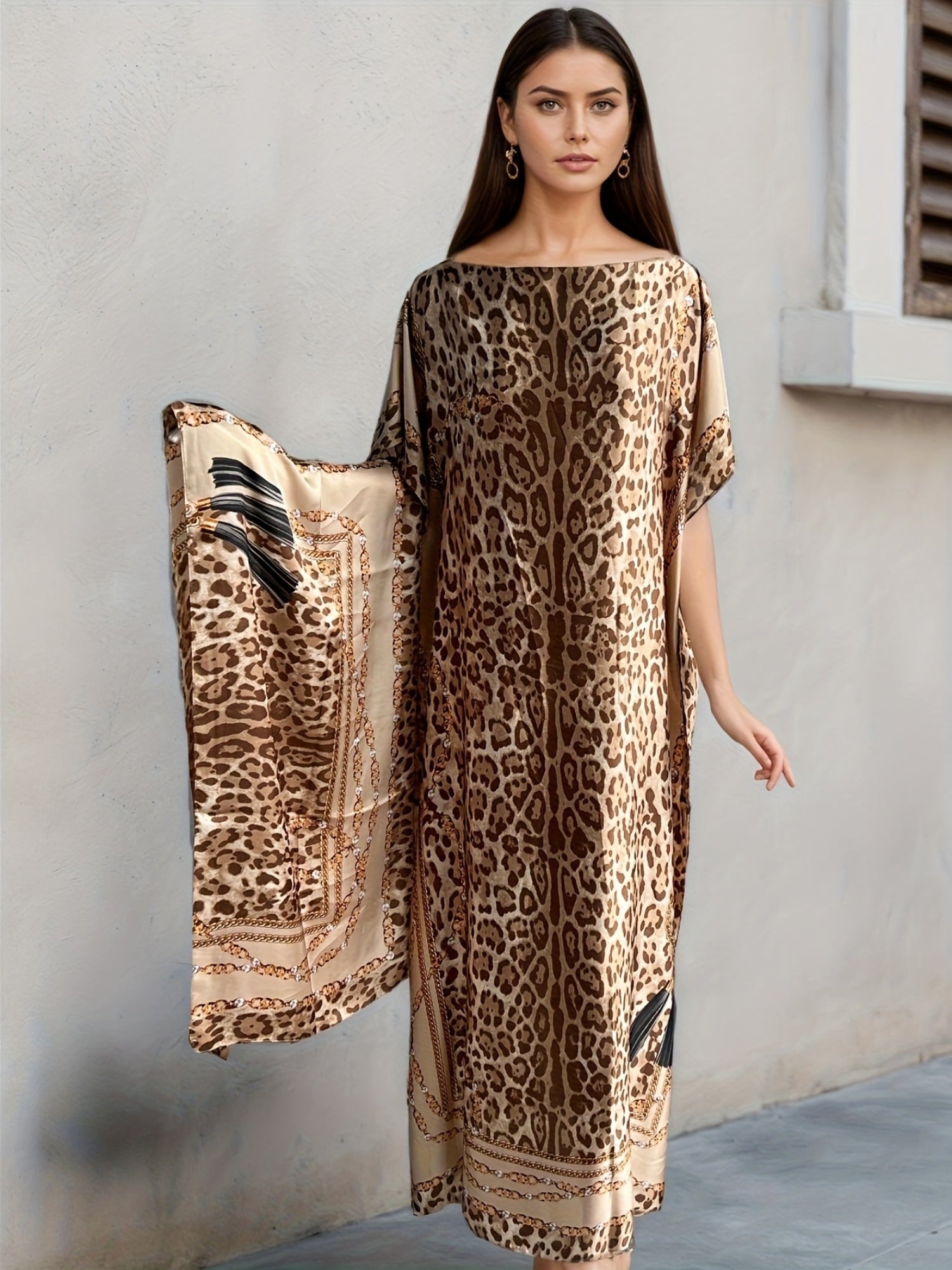 Ayollar uchun katta o'lchamli ikki rangli leopard bosimi bilan turk kaftan kiyi va sharf