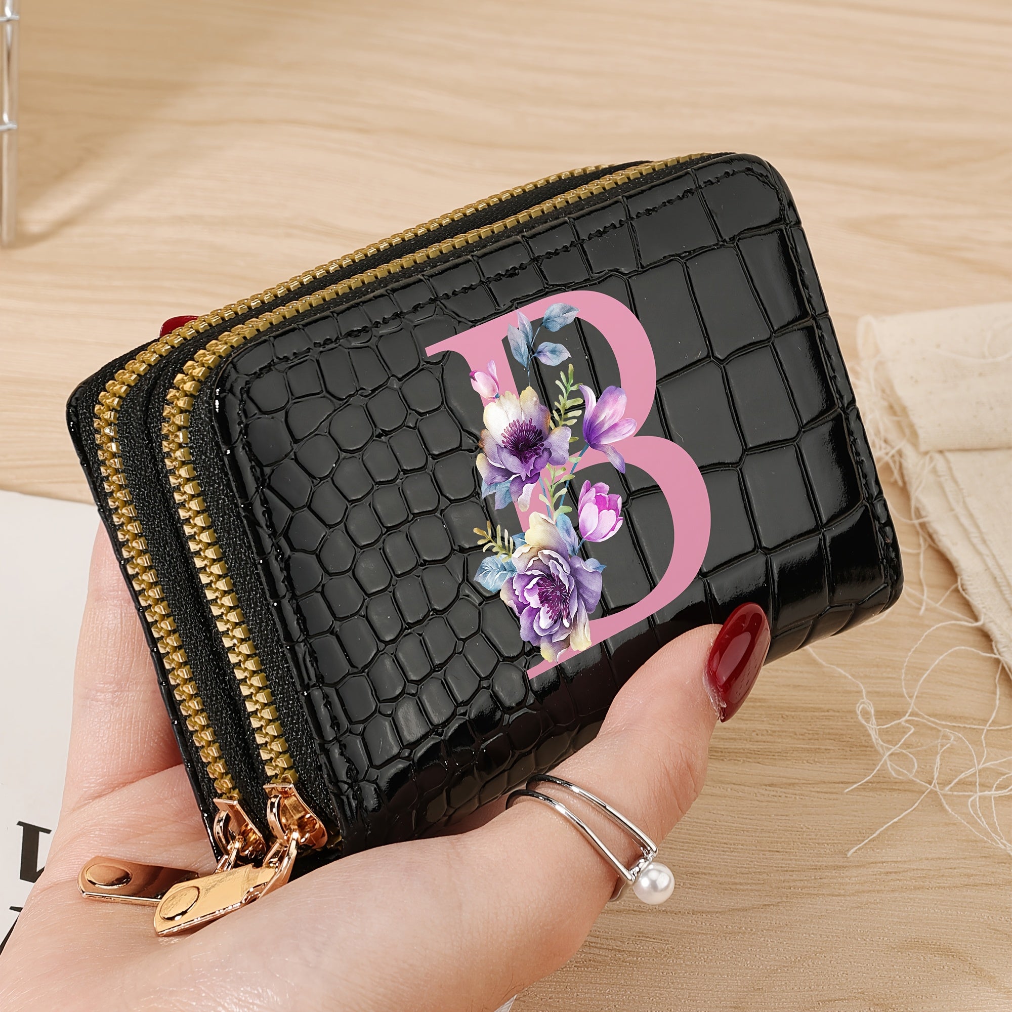 Стильный женский кошелек с крокодиловым узором и дизайном "P", сумка с двойной молнией черного, белого и розового цветов. Модная монетница для путешествий и повседневного использования, школьный аксессуар с текстурой.