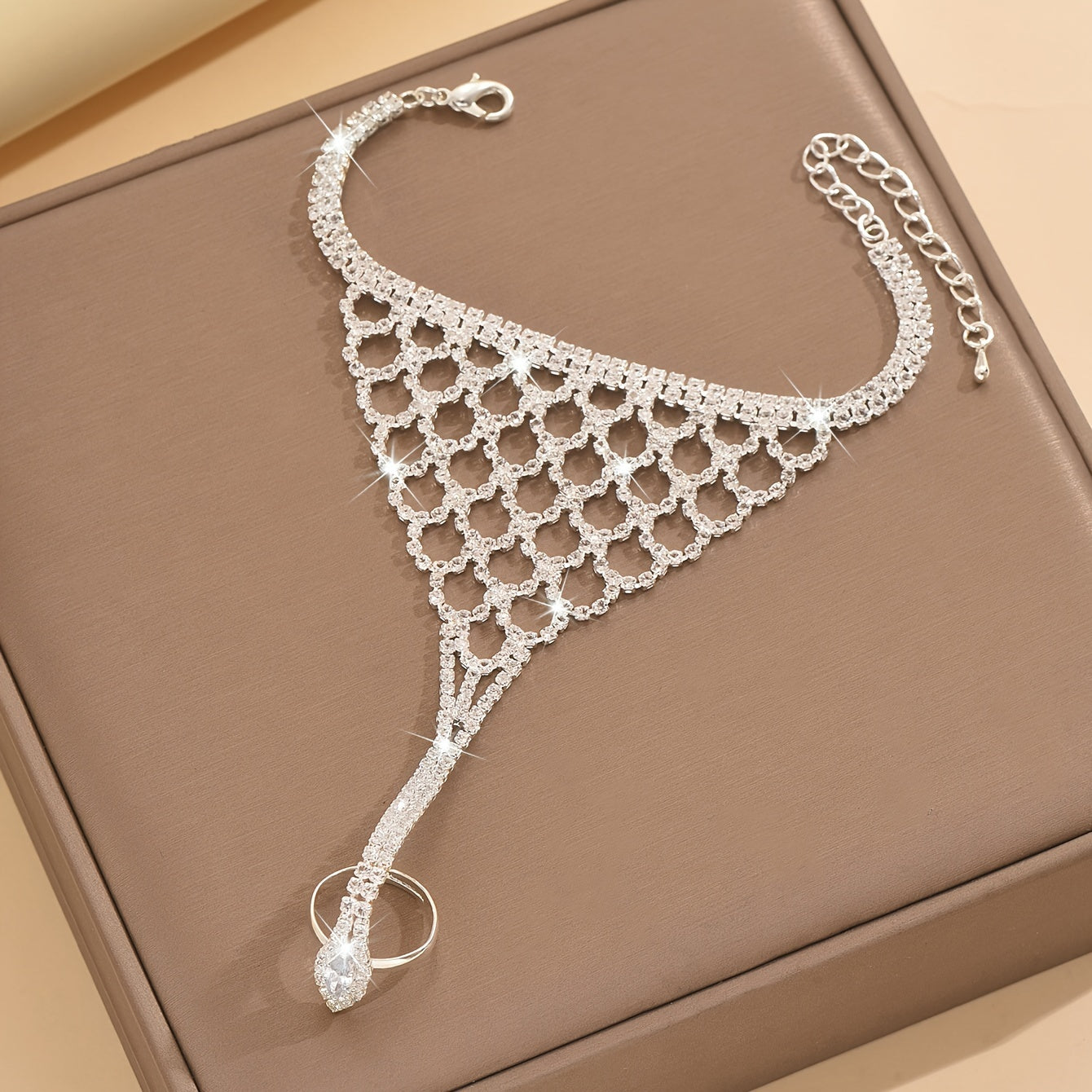 Women’s Hollow-Out Water Diamond Bracelet Claw Chain Jewelry for Party and Gift