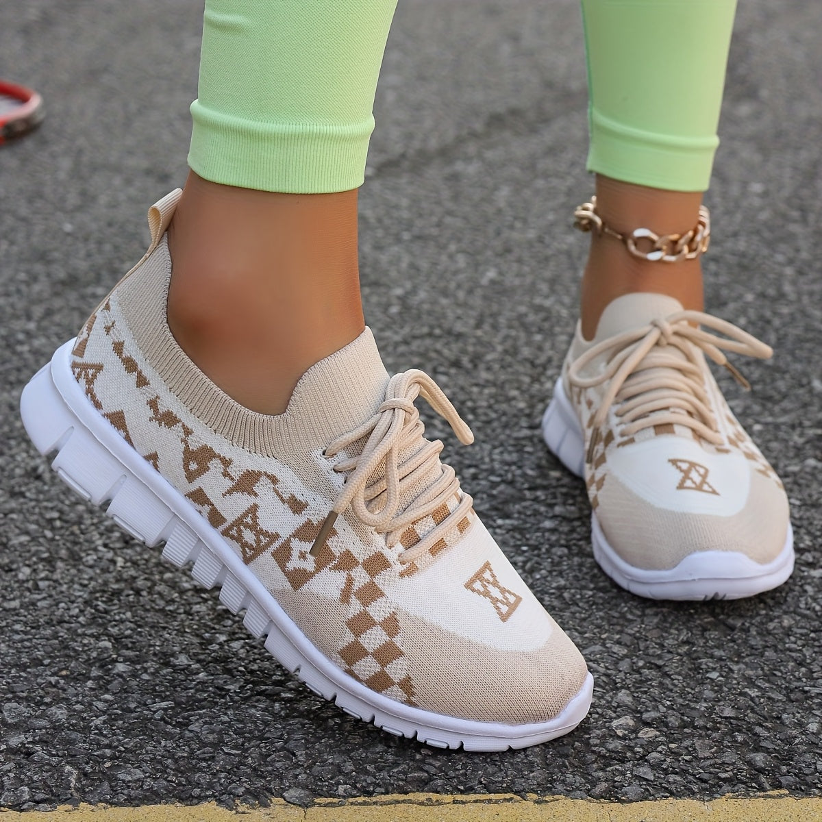 Women's Plus Size Mesh Casual Sneakers Breathable Lace-Up Athletic Shoes