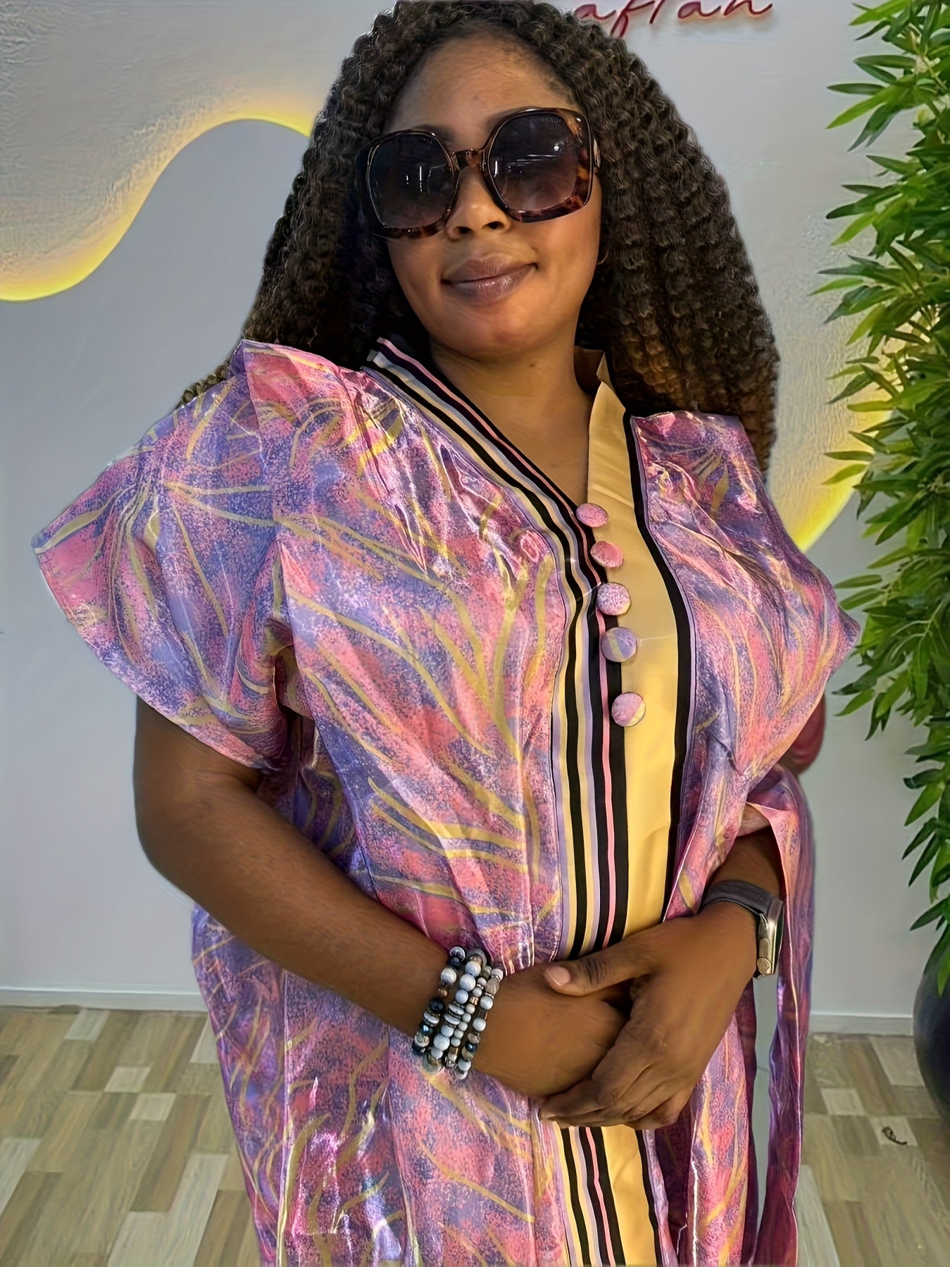 Plus o'lcham ayollar uzun kiyi V-shakli bo'yinli batwing ko'krakli gullar bilan bosma kundalik