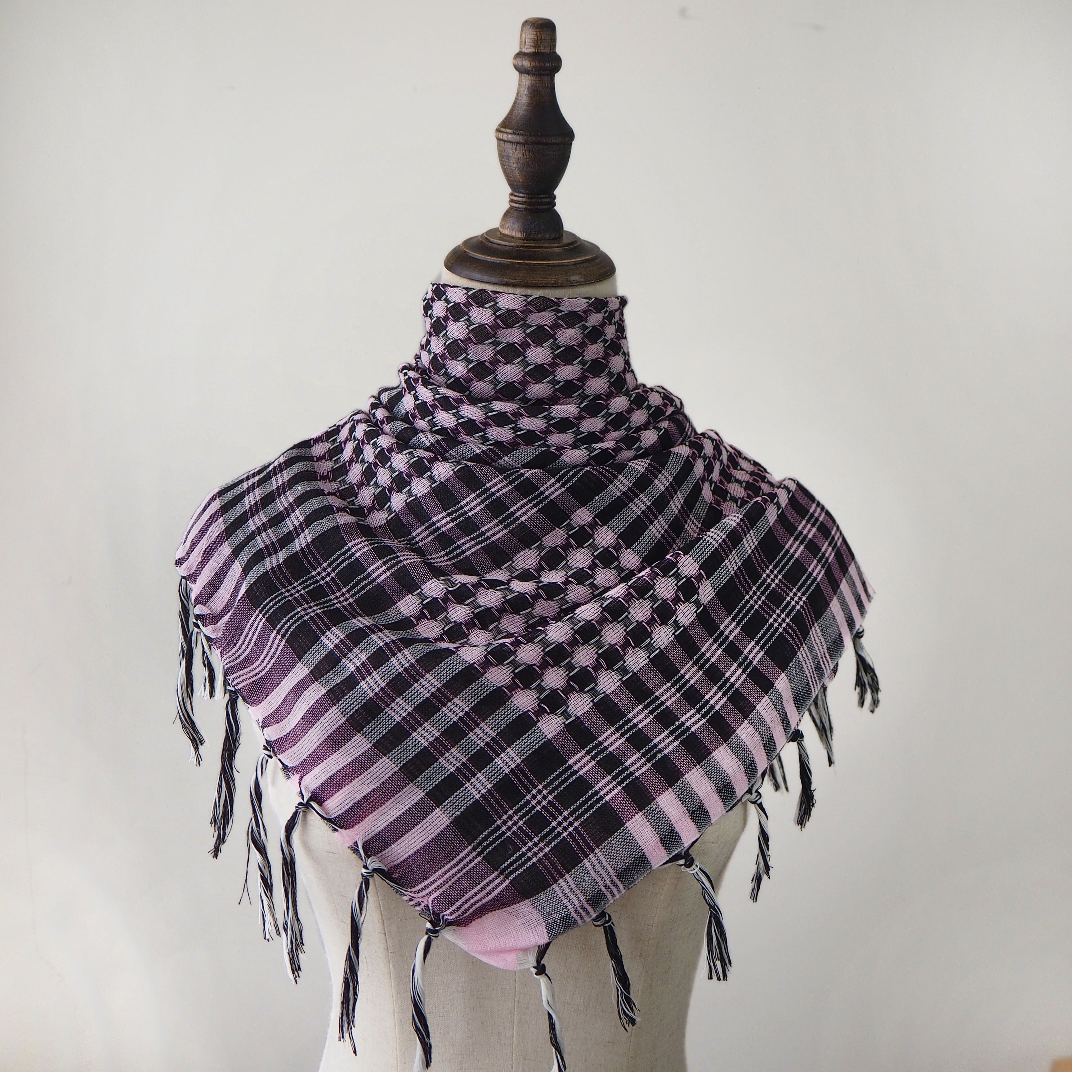 Qora va oq tekislangan polyester hijab sharf, tassellar bilan, shamolga chidamli, quyoshdan himoyalovchi shalvar, ochiq havoda faoliyat uchun