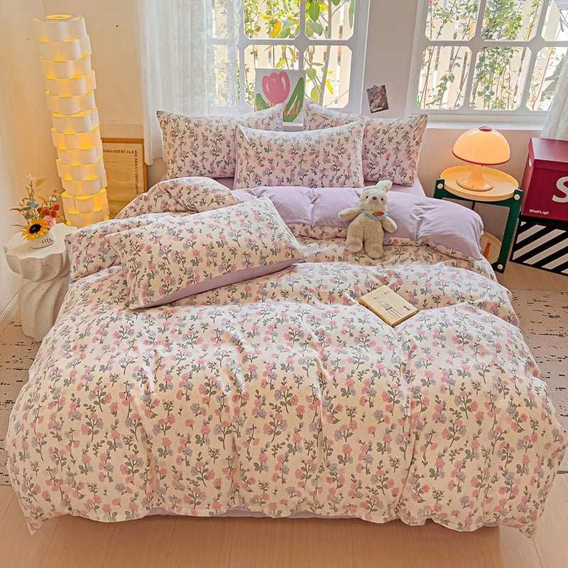 Yumshoq gullar naqshidagi yotoq to'plami, yostiq qoplari bilan birga, nafas oladigan polyesterdan tayyorlangan va zip yopilishi mavjud. Har mavsum uchun mos, yotoqxona va mehmonxonalar uchun mukammal.