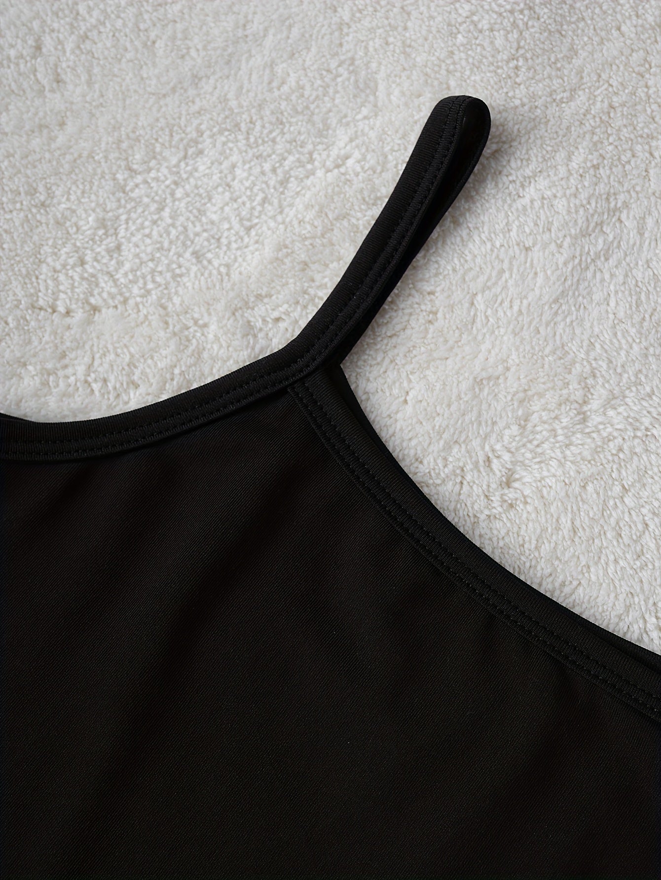 Детский повседневный комплект: синий худи, черный топ, штаны и кроссовки