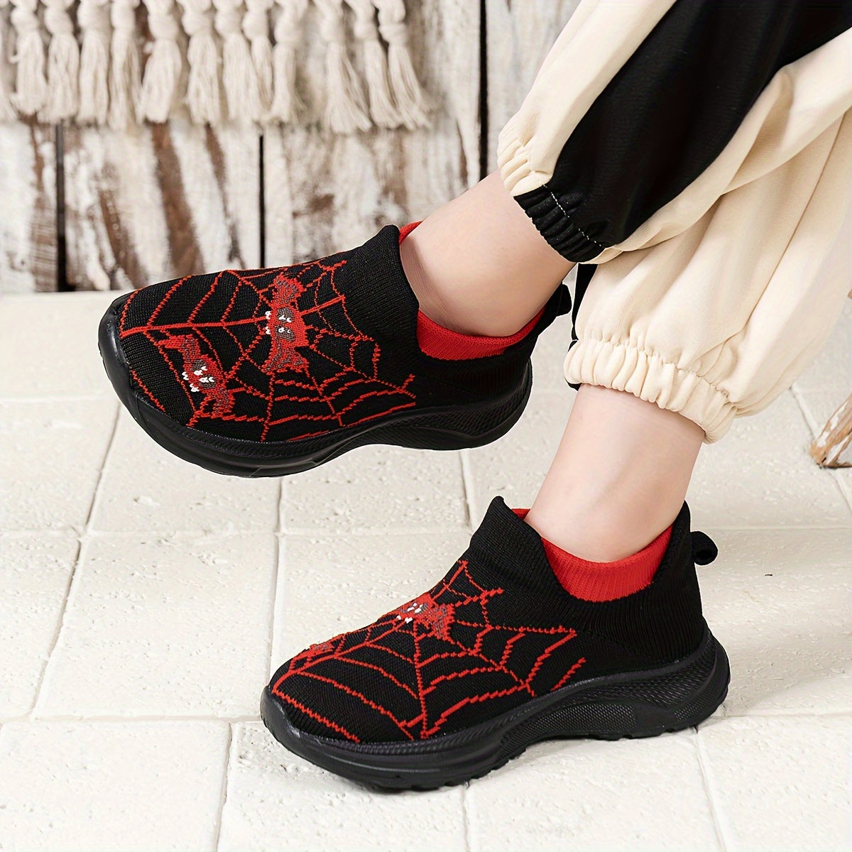 O'g'il va qizlar uchun to'rg'ay mavzusidagi slip-on krossovkalar - nafas oladigan, sirpanmaydigan, yoshlar uchun qulay tasodifiy poyabzal.