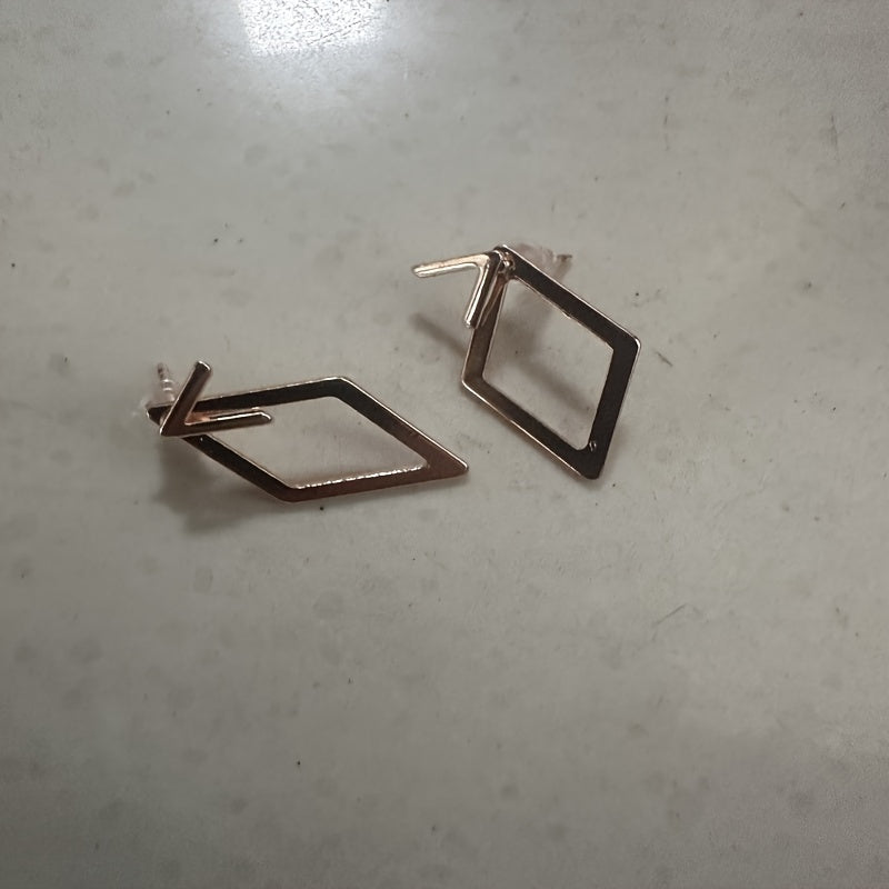 Ayollar uchun geometrik ikki qavatli olmosli sirg‘alar minimalistik zamonaviy zargarlik