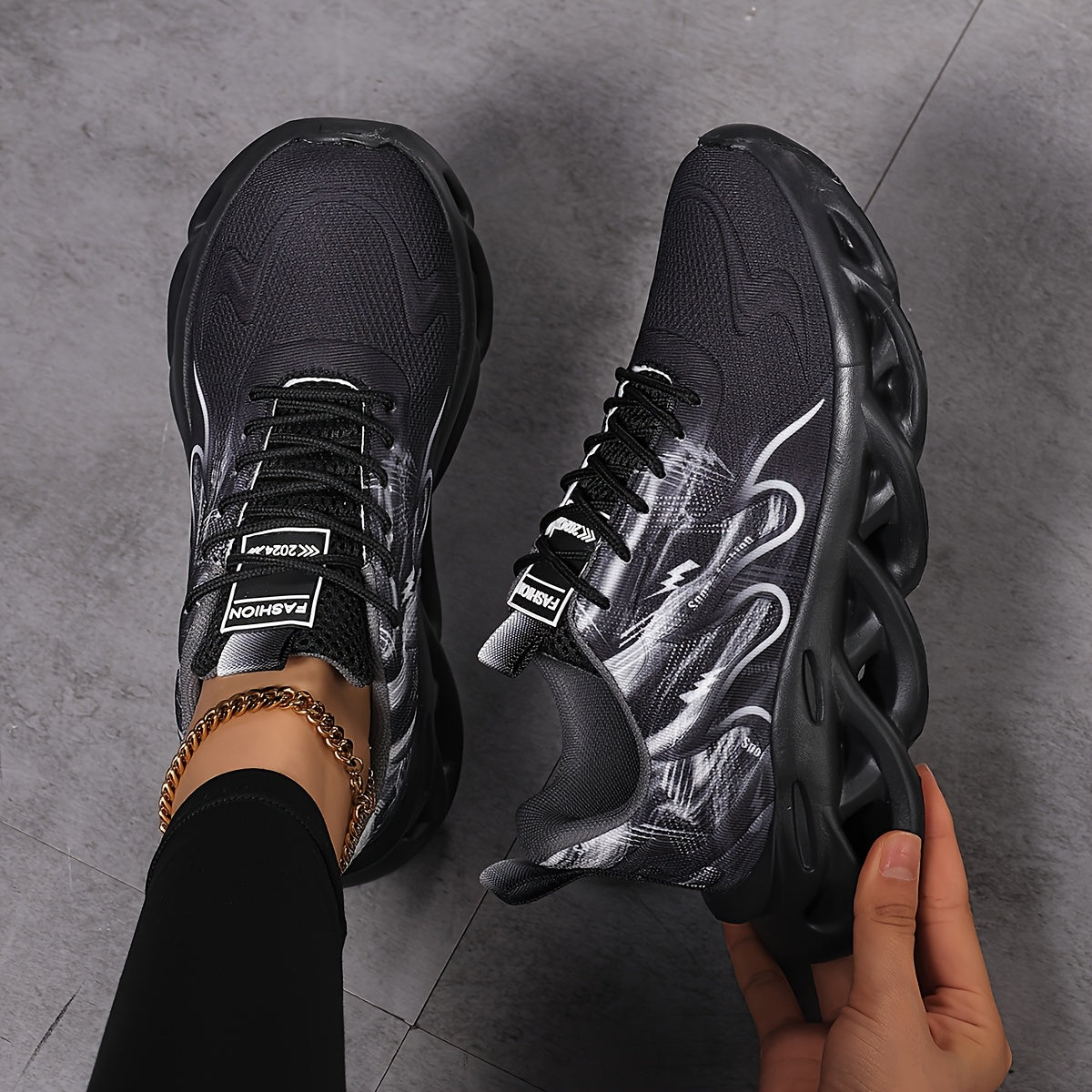 Women's Mesh Fabric Sneakers Low Top Lace-Up All-Season Casual Running Shoes