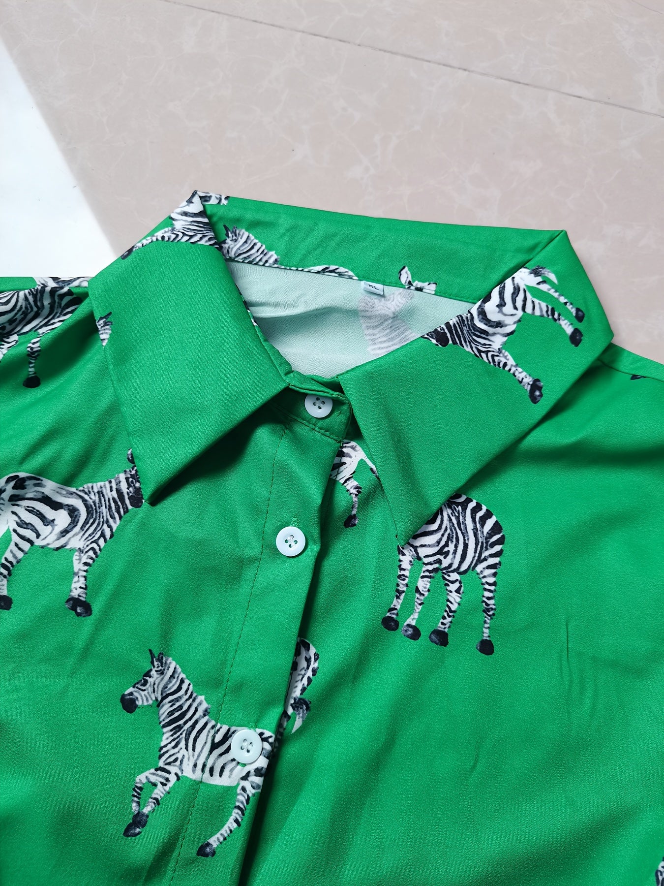 Blusa de poliéster de manga larga con estampado de animal y talla plus para mujer