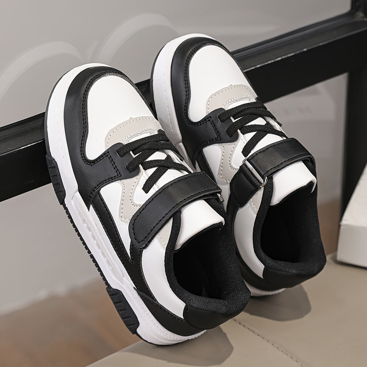 Kids Low-Top Breathable Sneakers for Boys and Girls with Geometric Patterns