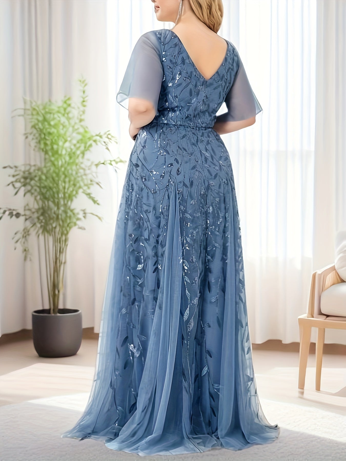 Plus Size Evening Gown Sequin V-Neck Short Sleeve Formal Dress