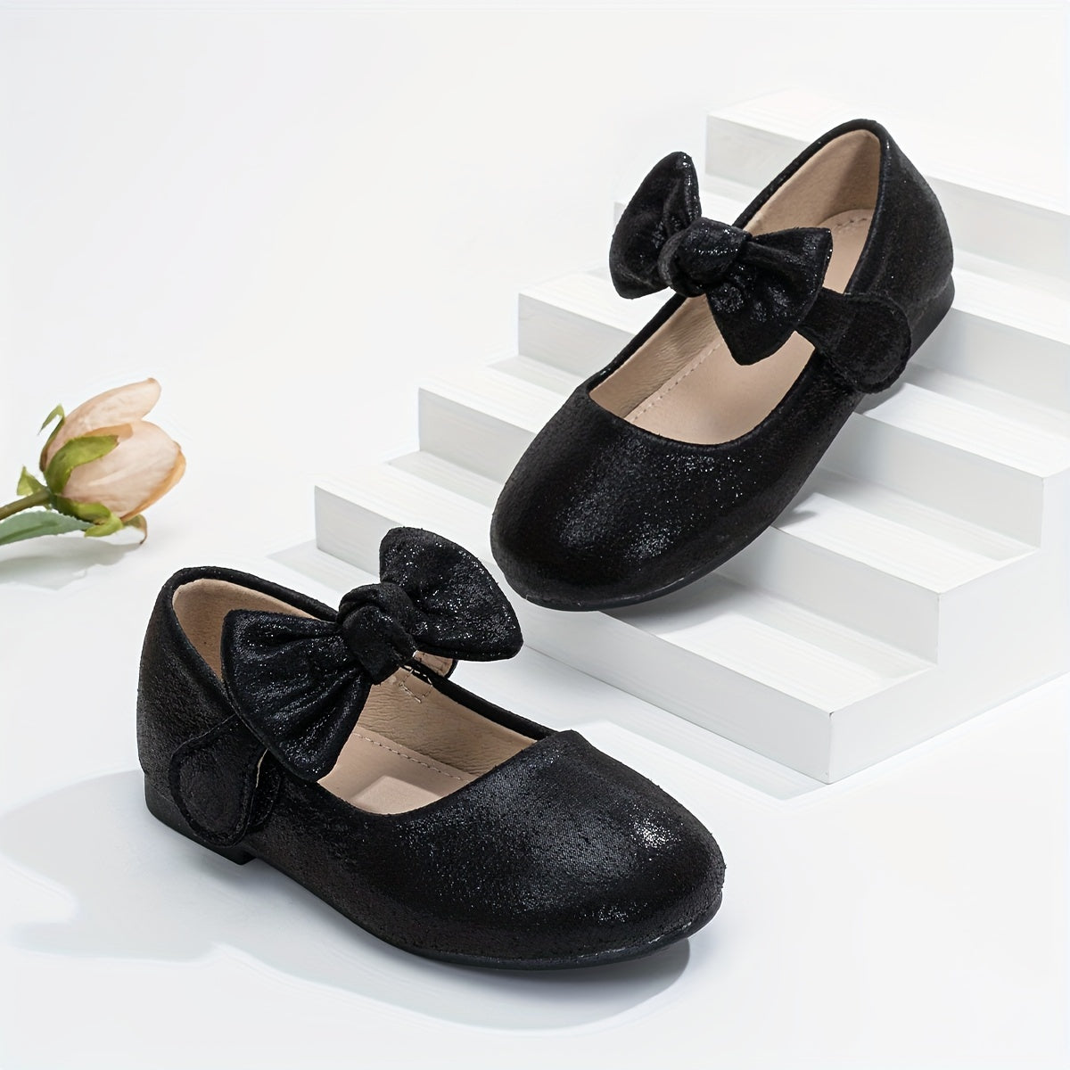 Qizlar uchun zamonaviy kamon tugmachali tekis poyabzal, partiyalar va bayramlar uchun mukammal