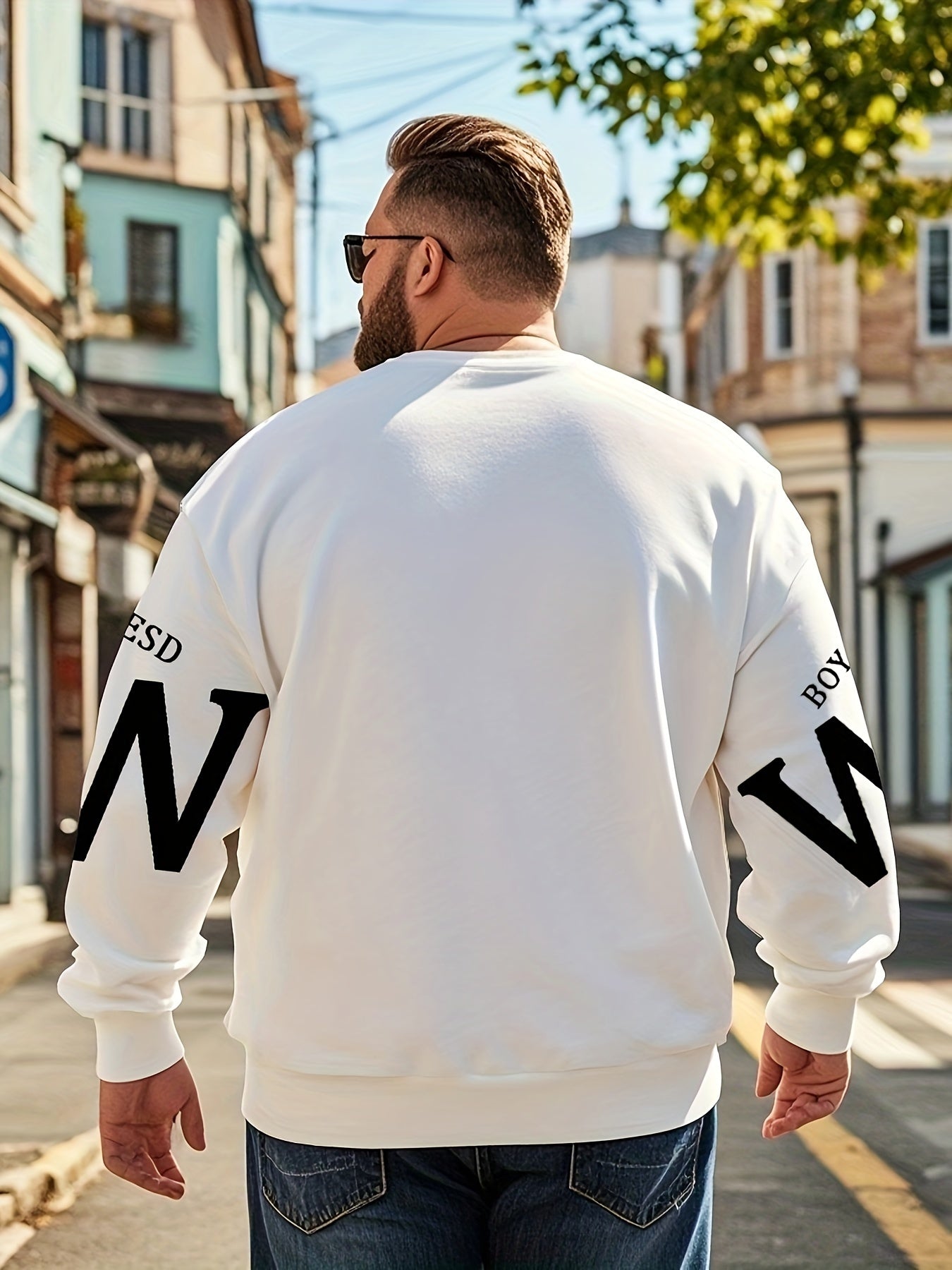 Erkaklar uchun plussiz crew neck sviter, bosma dizayni bilan, 95% polyester va 5% spandeks aralashmasidan tayyorlangan, biroz cho'zilish uchun. Tasodifiy sport uslubi, bahor va... uchun mukammal oddiy fit trikotaj yuqori.