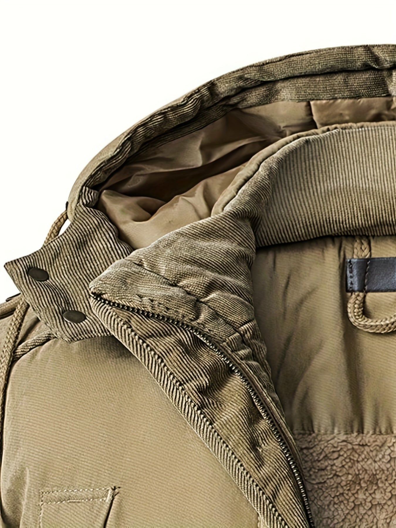 Erkaklar uchun qalin kapüşonli qish palto, bir nechta cho'ntaklar bilan