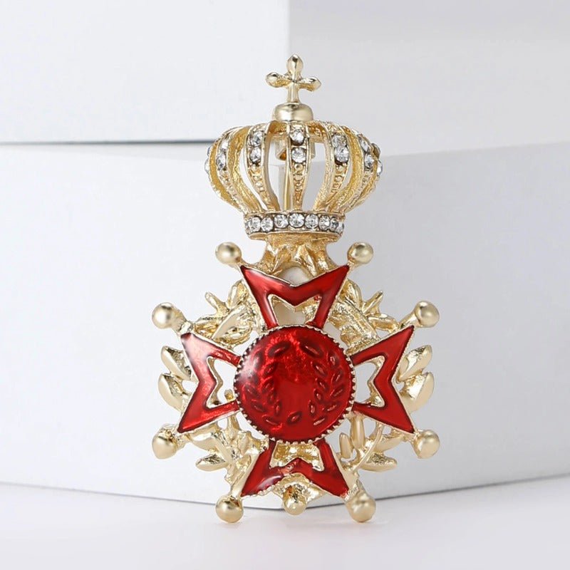 Vintage uslubidagi X shaklidagi brosh pin, rhinestone toj va qizil emal medal bilan - Ofis va partiya kiyimlari uchun genderga neytral qotishma va tosh aksessuar - Mukammal sovg'a tanlovi