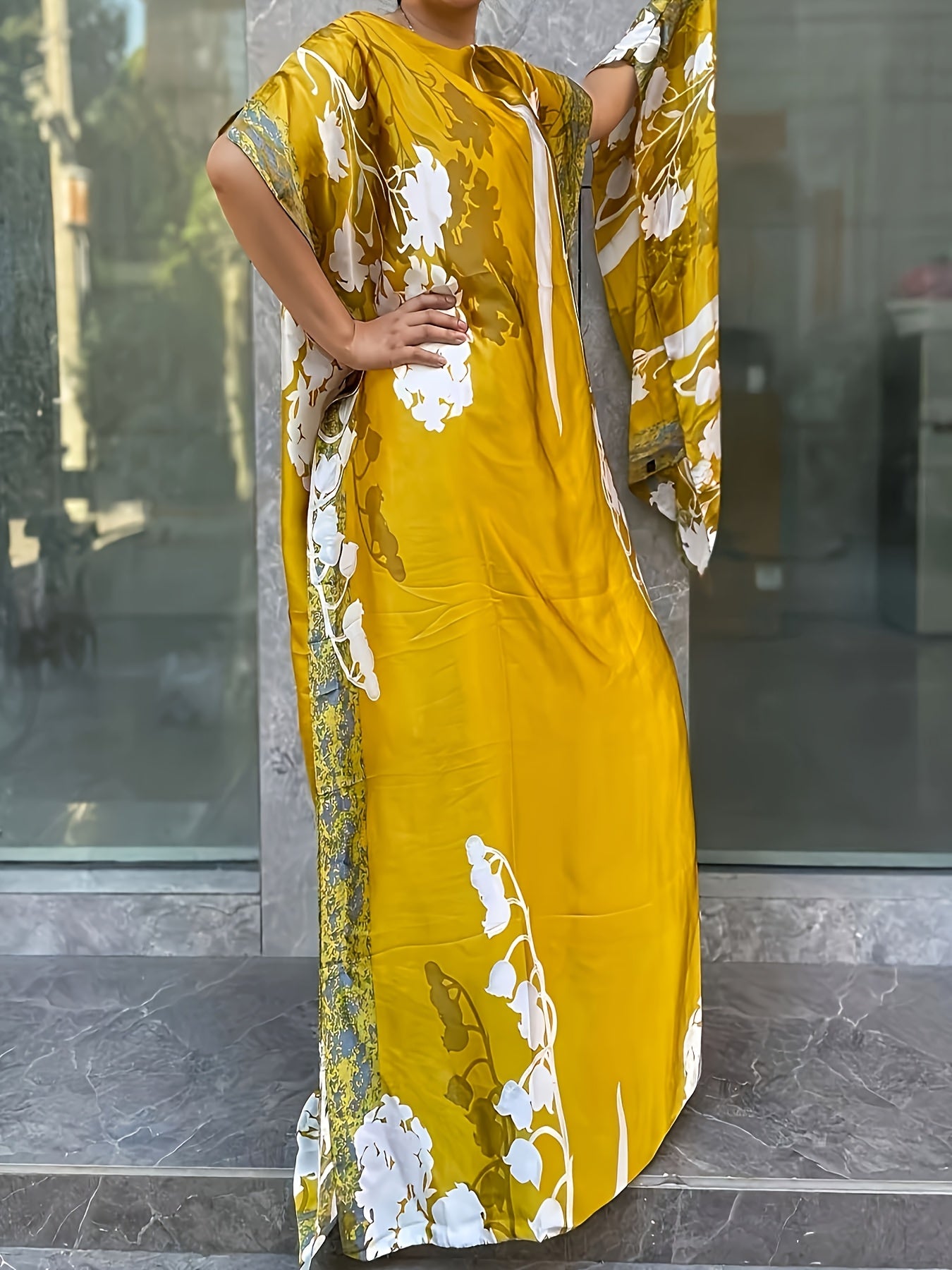 Ayollar uchun katta o'lchamli gulliy bosma tunik kiyiqi Polyester Crew Neck Batwing Sleeve Barcha mavsum uchun