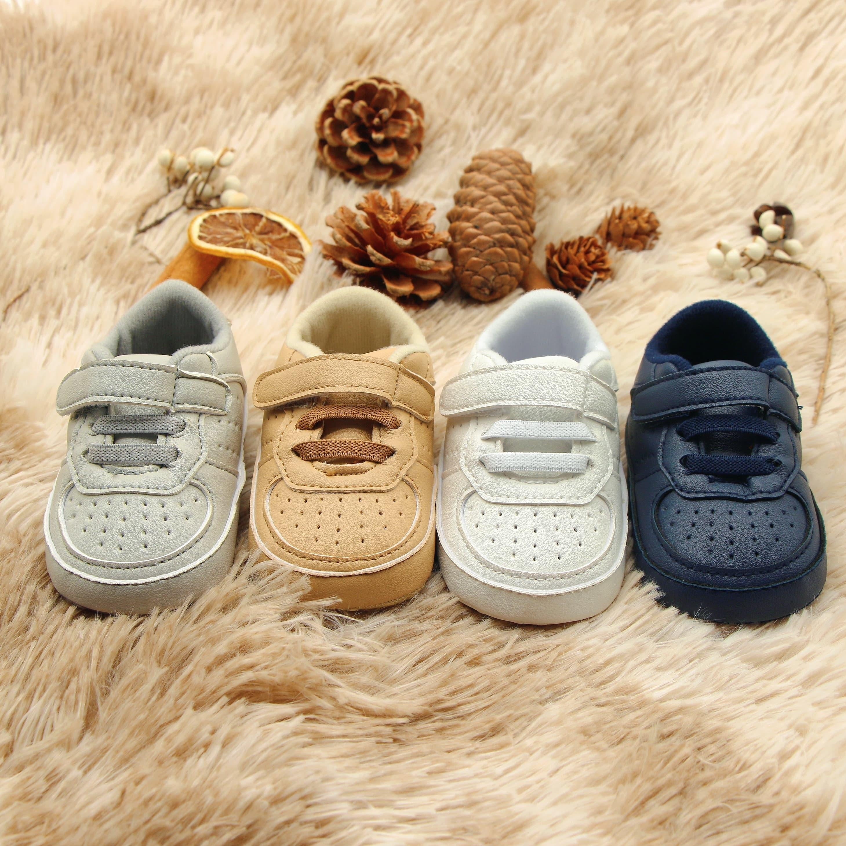 Yumshoq taglikli o'rta balandlikdagi krossovkalar yangi tug'ilgan o'g'il bolalar uchun