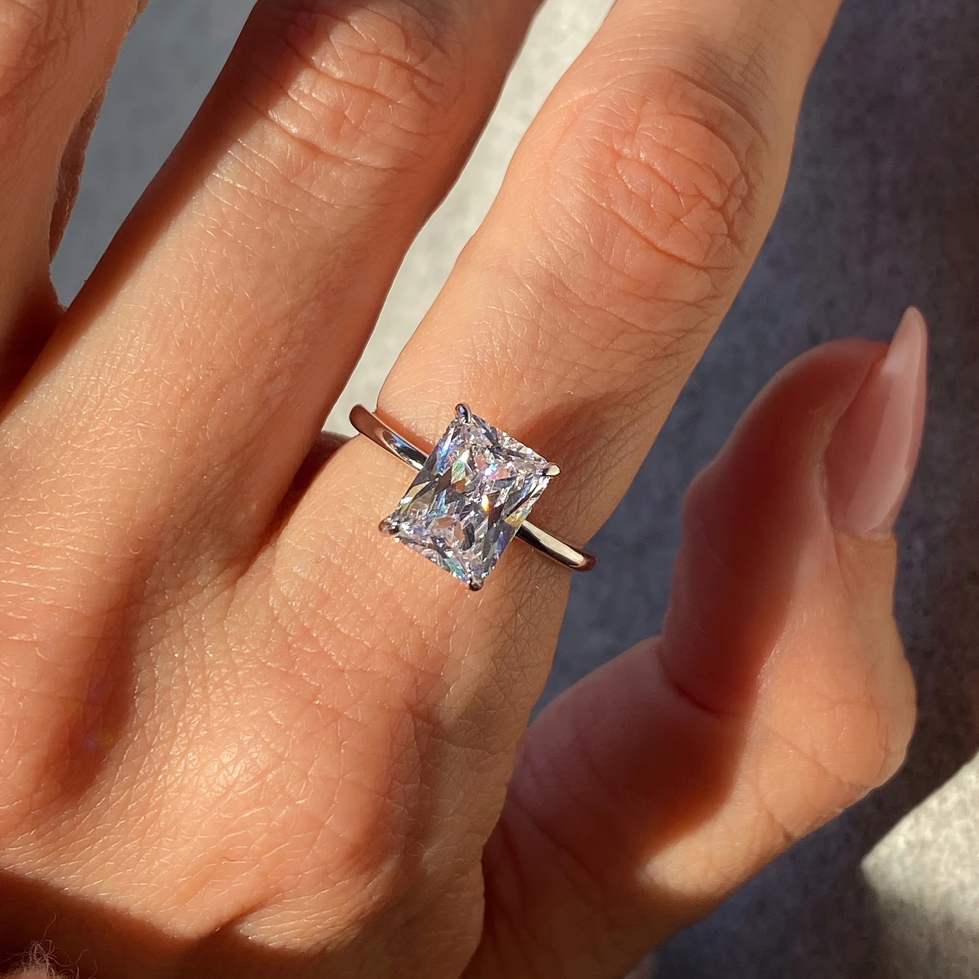 Стильное кольцо из 14-каратного золотого покрытия на стерлинговом серебре S925 с прямоугольным синтетическим кубическим цирконием, 2,5 г, доступно в 1CT/2CT/3CT - Идеальные элегантные украшения для отпуска в качестве подарков и на праздники.