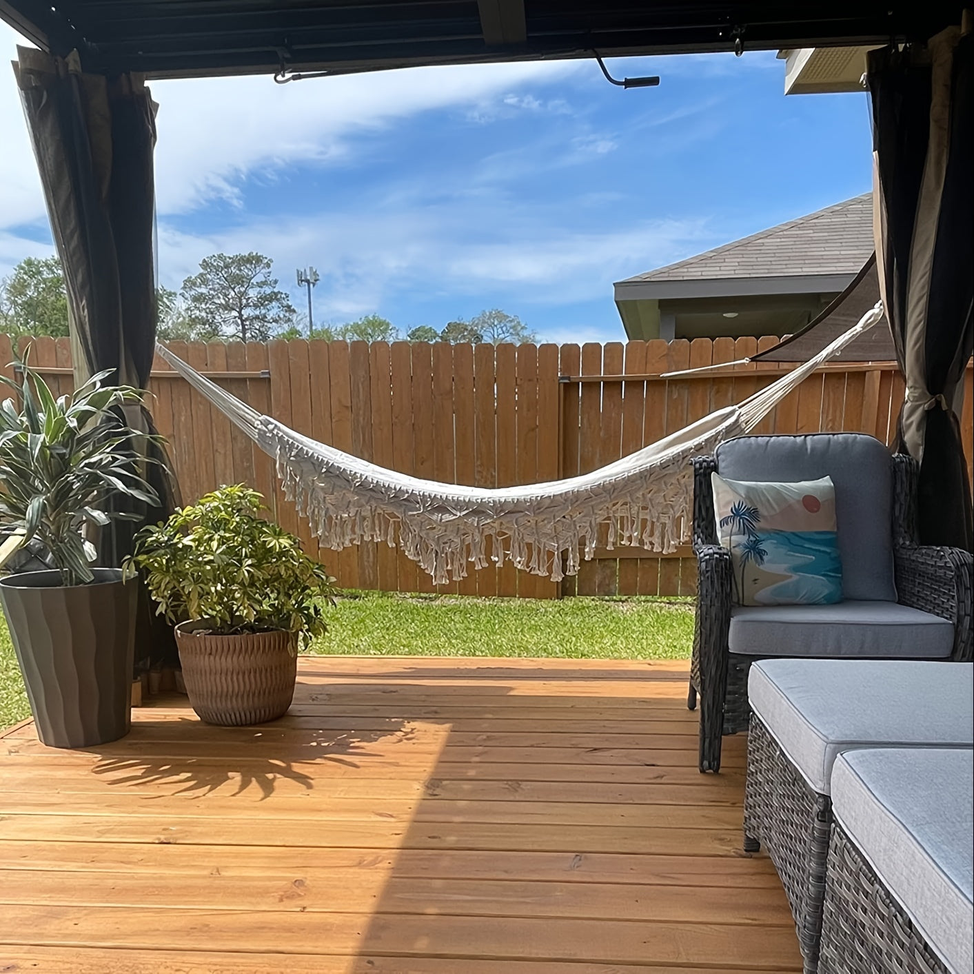 White Canvas Hammock Chair with Woven Tassels Nordic Style for Patio Garden Use