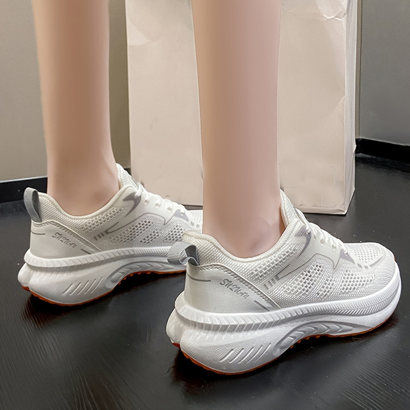 Zapatos de running blancos de mujer con suela naranja, tela transpirable, soporte, zapatillas para todas las estaciones