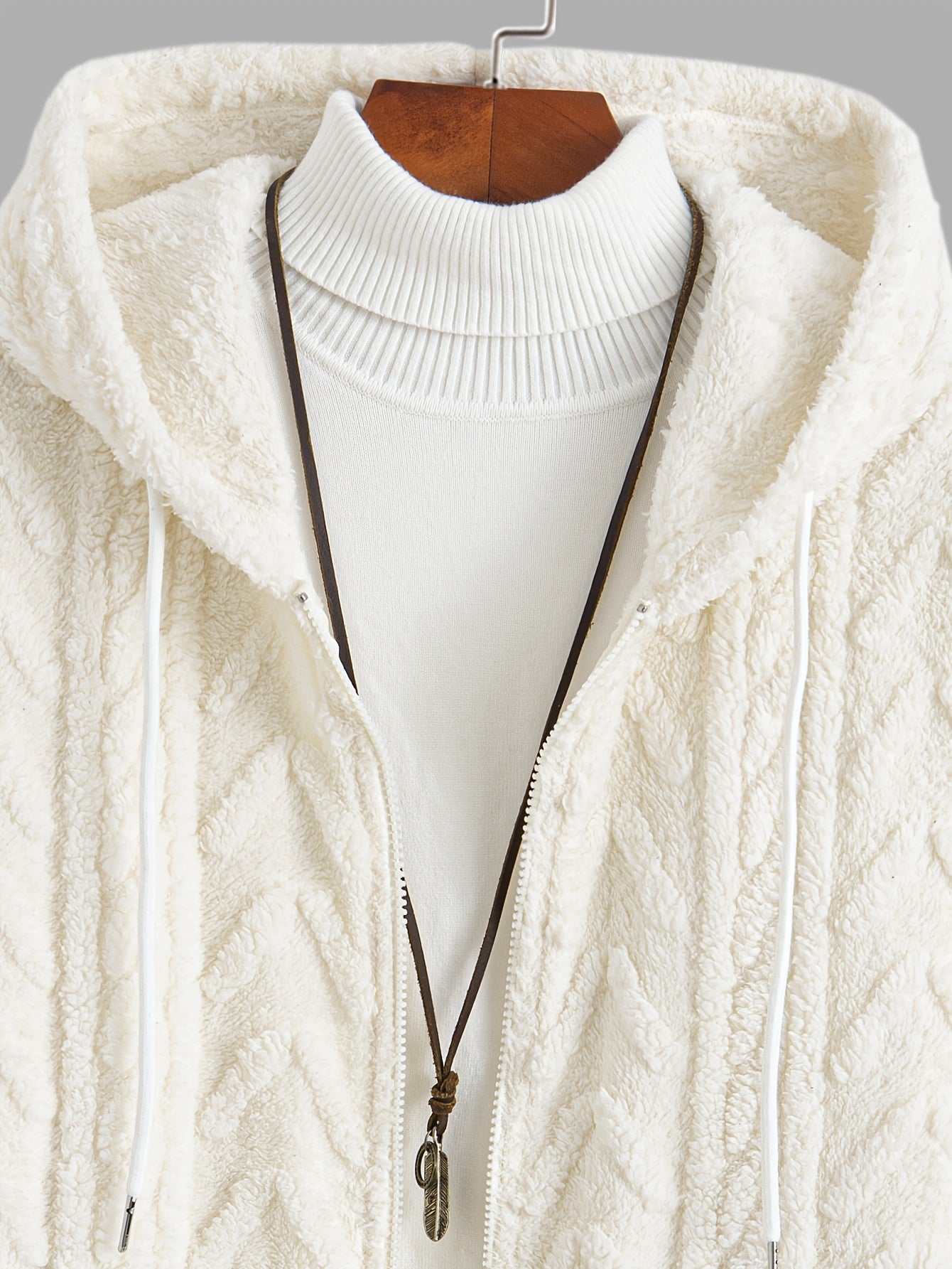 Men's Plush Jacquard Hoodie with Tassel Detail and Contrast Drawstring for Casual Winter Wear