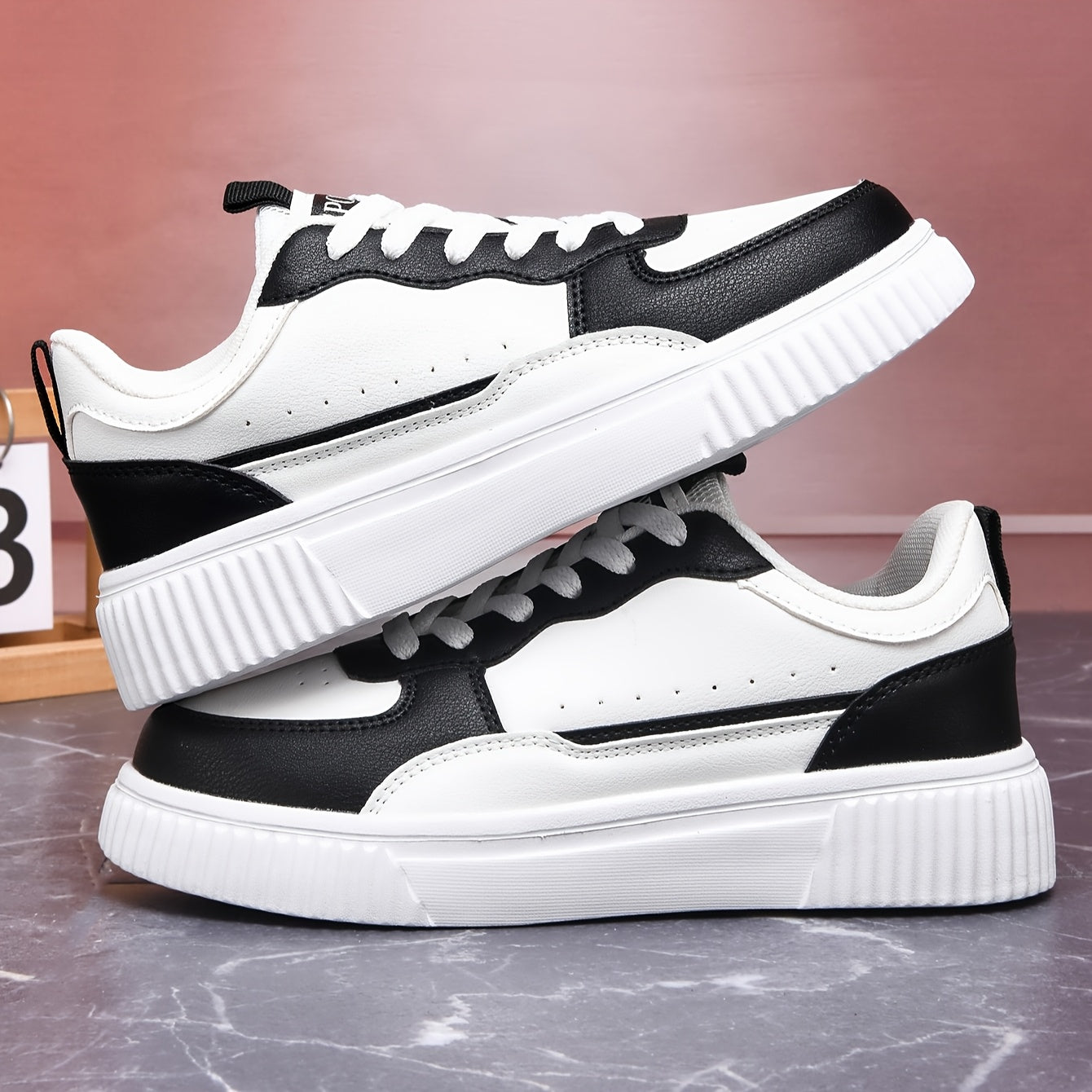 Women's Low-Top Geometric Pattern Sneakers Breathable Fabric Insole EVA Outsole