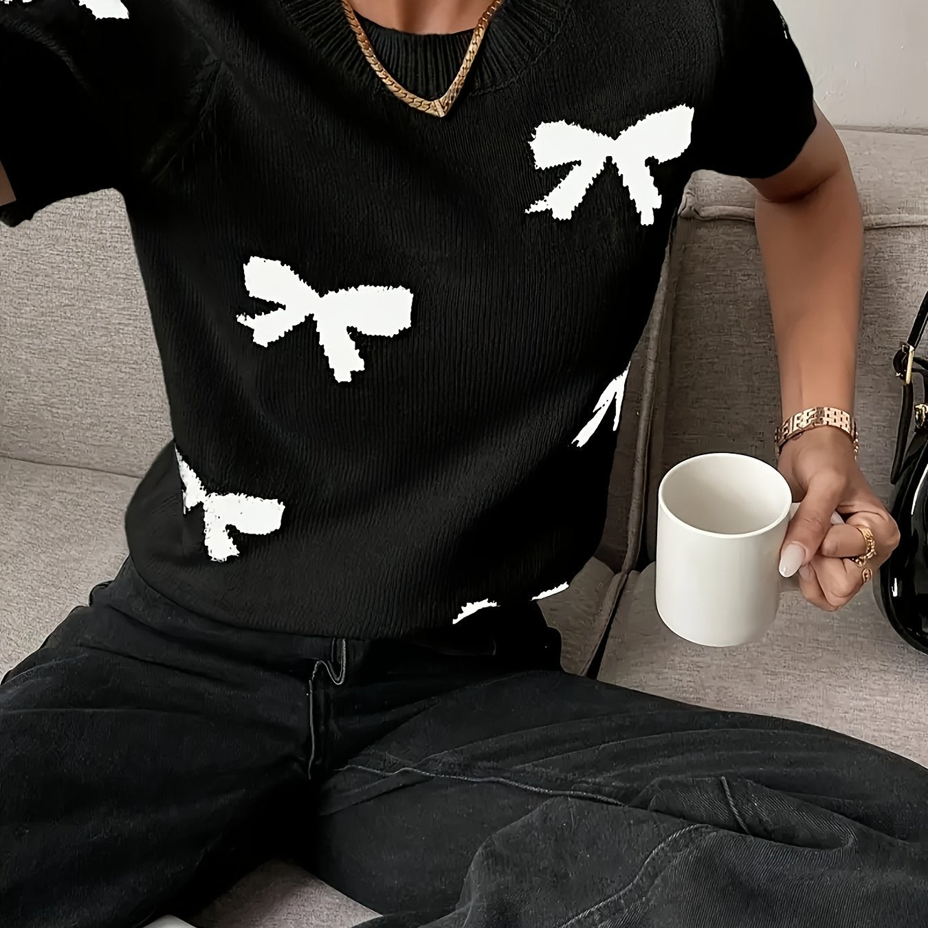 Plus Size White Knit Top with Red Bow Short Sleeve Round Neck