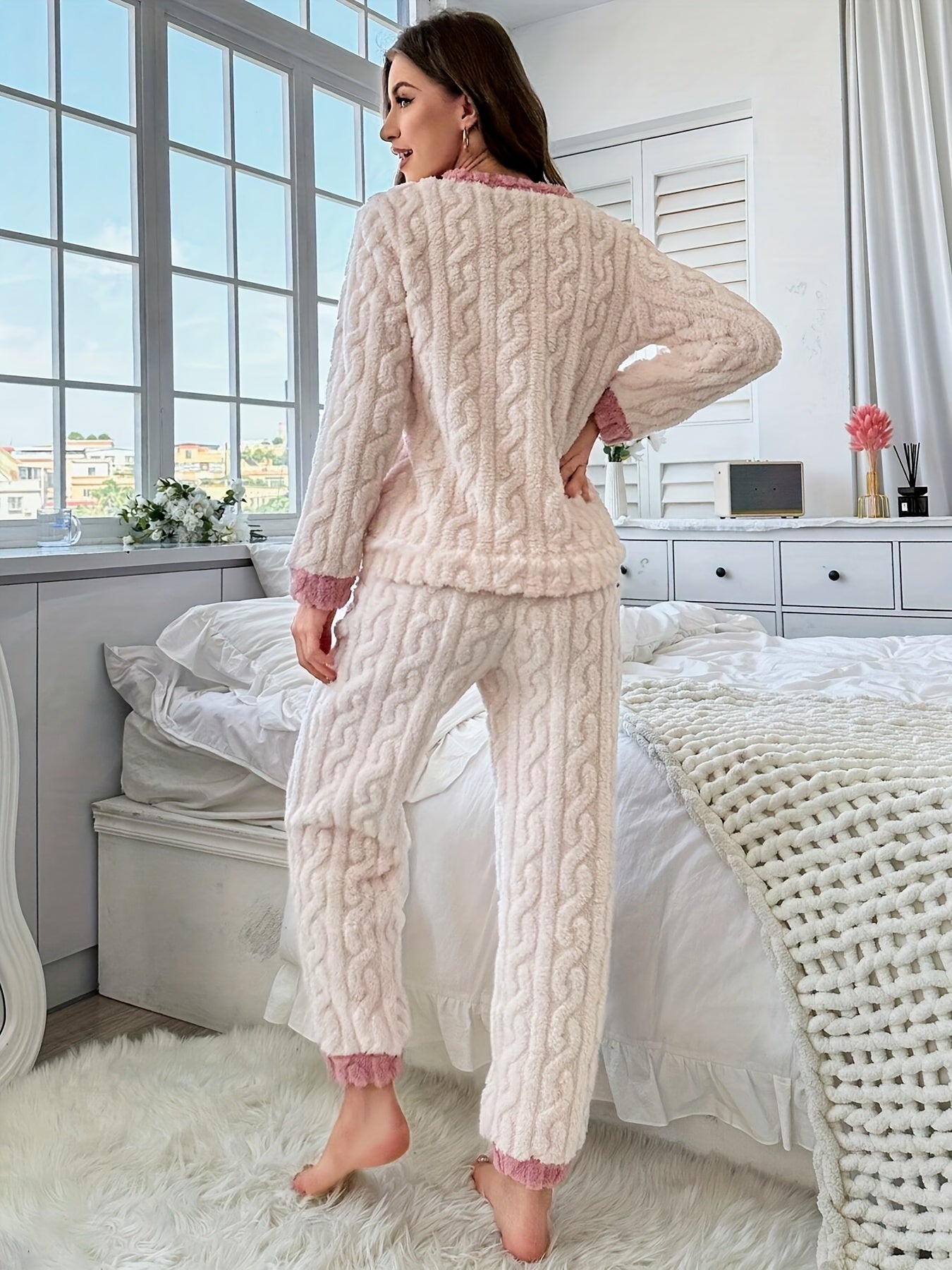 Women's Fleece Pajama Set with Star Pattern Long Sleeve Crew Neck Winter Lounge Sleepwear