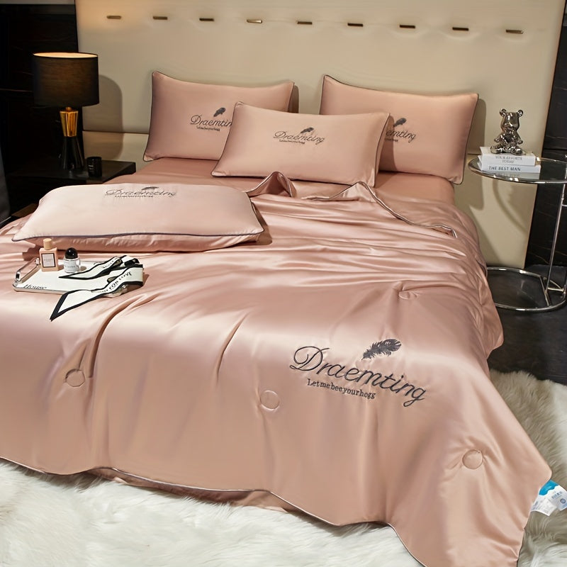 Yumshoq va teriga do'st yozgi ko'rpa bir rangda.