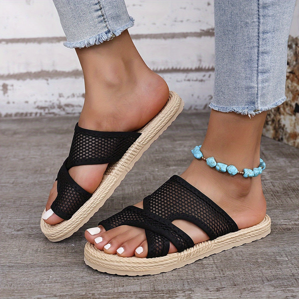 Ayollar uchun tarmoqli tekis sandallar, osongina kiyinadigan, nafas oladigan, yengil va qulay