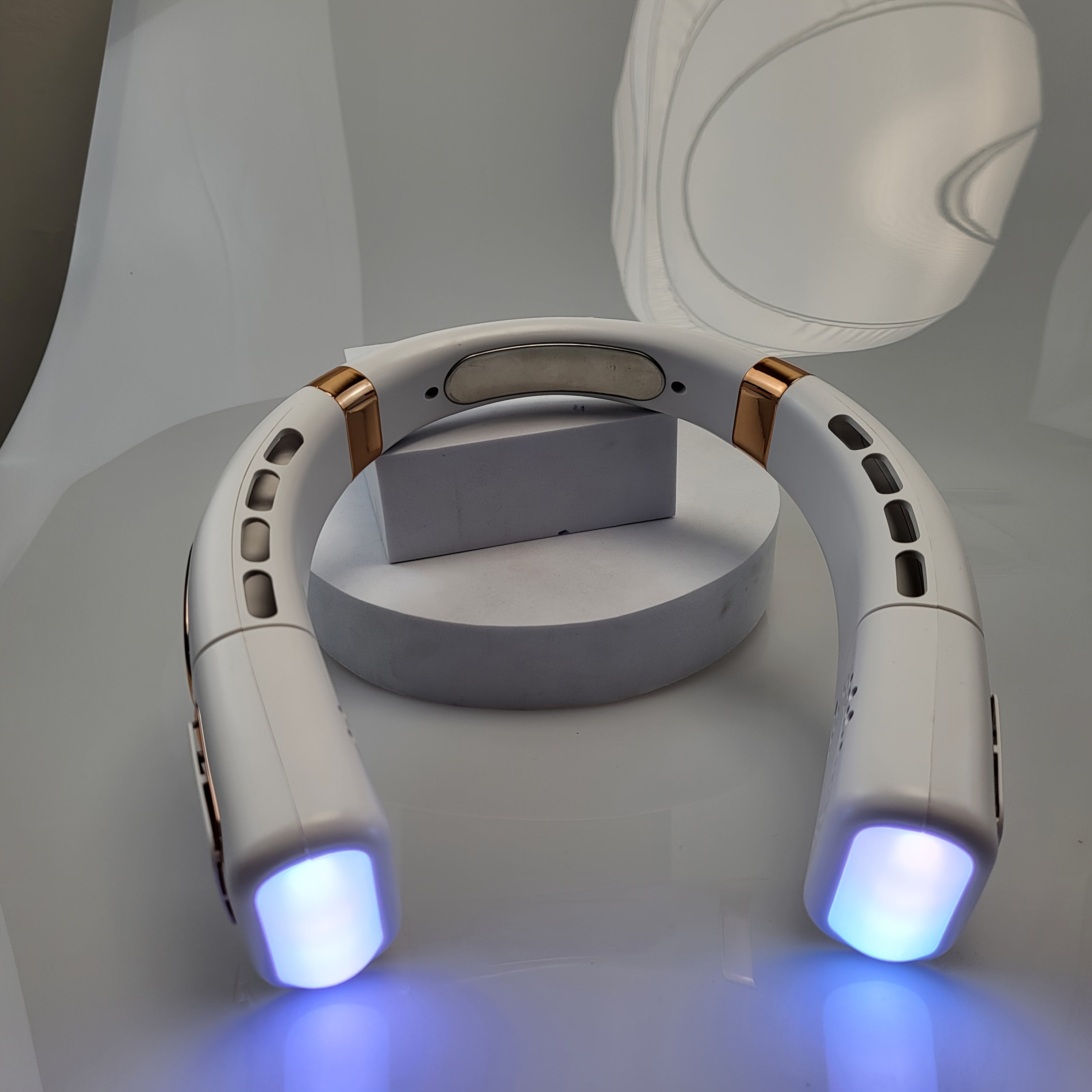 Portable Neck Fan with 5 Speeds, Rechargeable Battery, LED Light