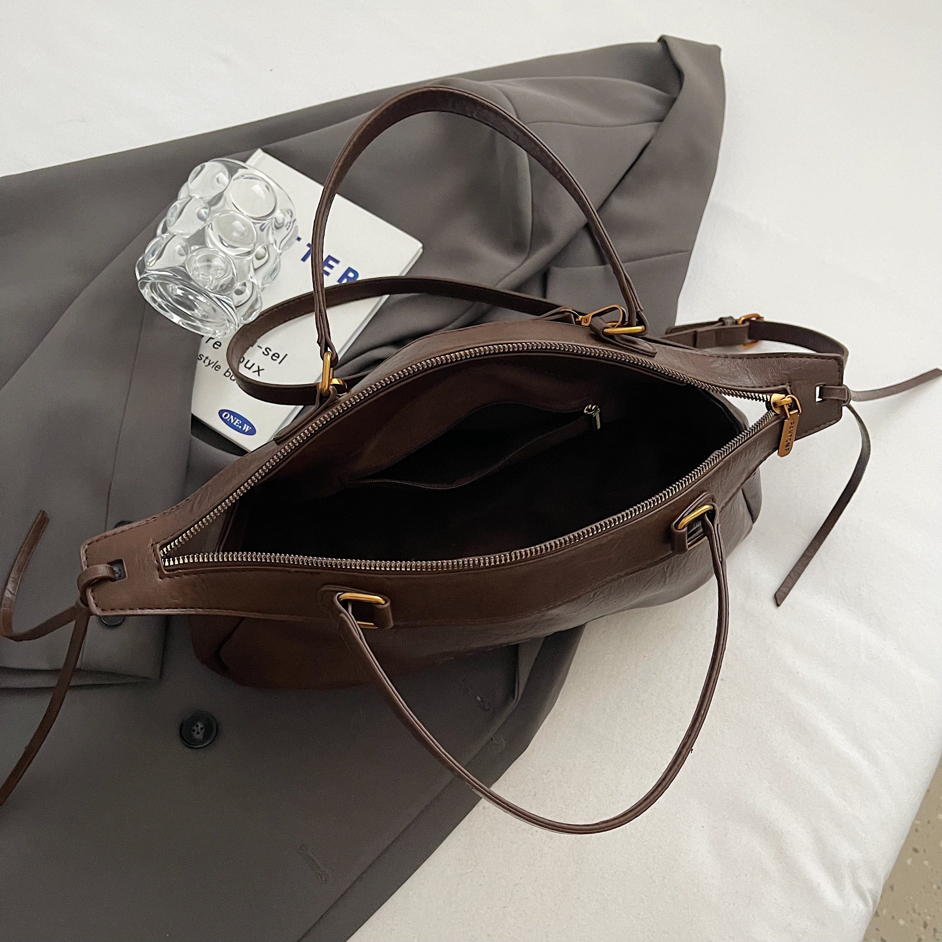 Vintage Black PU Crossbody Bag for Women with Large Capacity and Removable Strap