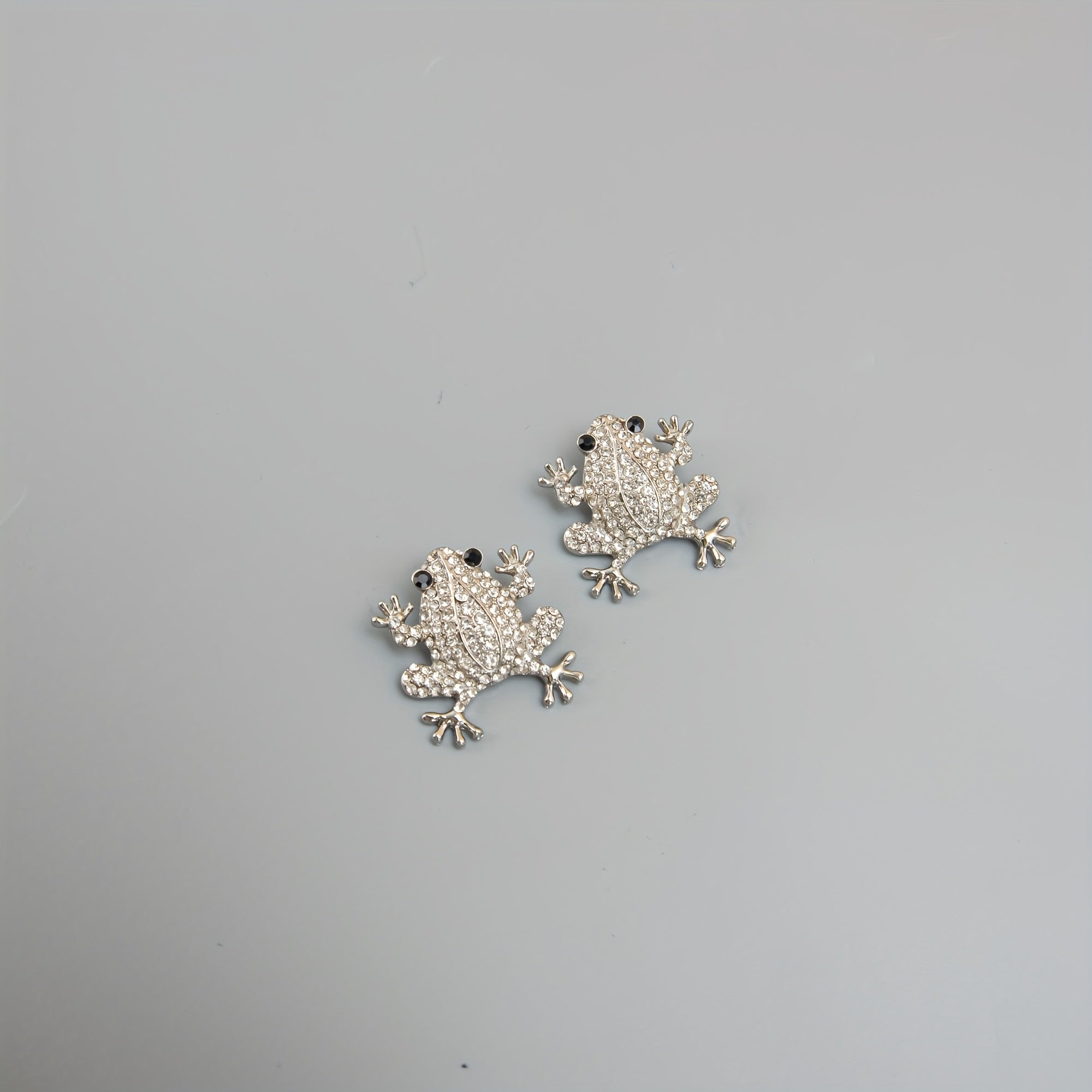 Unisex Rhinestone Embellished Frog-Shaped Shoe Decorations for Casual and Sports Shoes