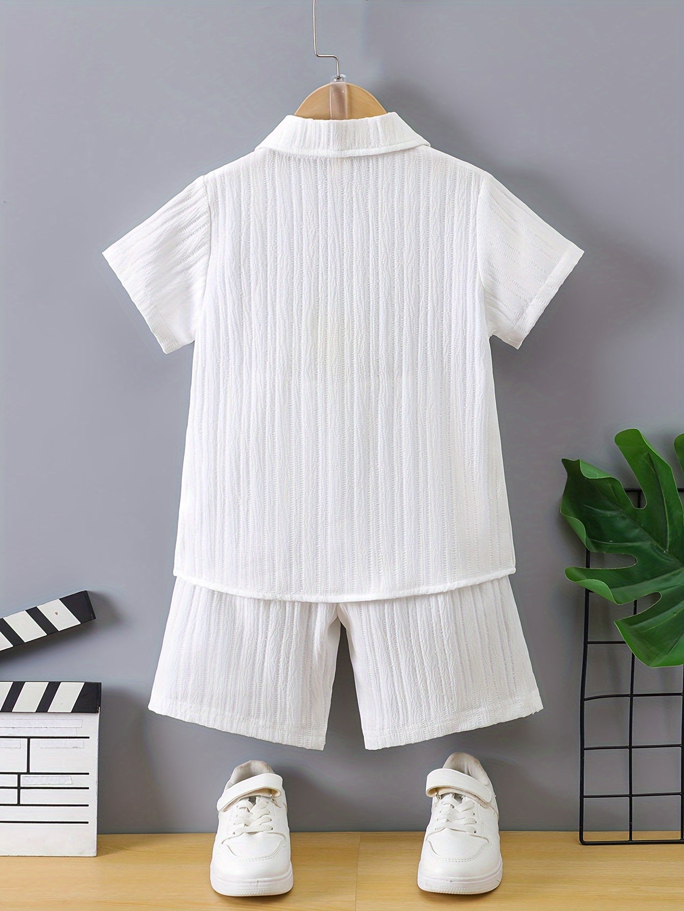 Kids' Casual Short-Sleeve Solid Color Wave Stripe Shirt and Shorts Set Polyester Spring Summer