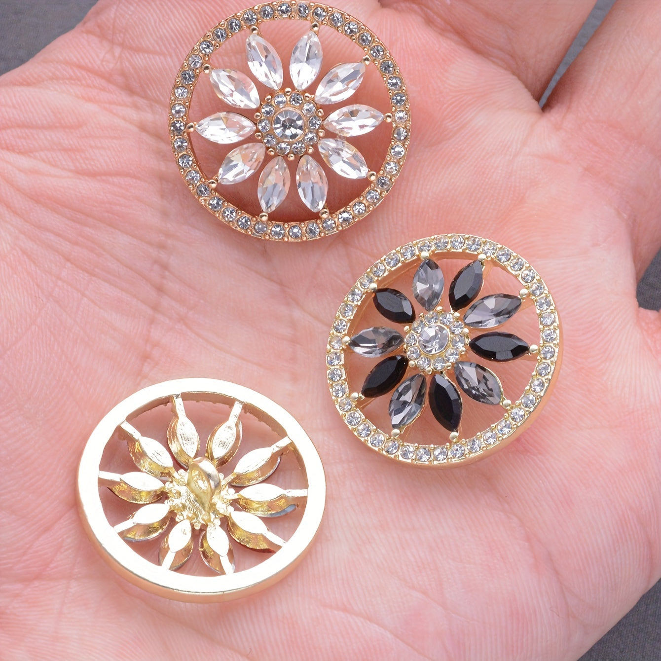 Set of 4 Antique Chic Alloy Buttons Circular Stylish Pins for Shirts Blouses Coats