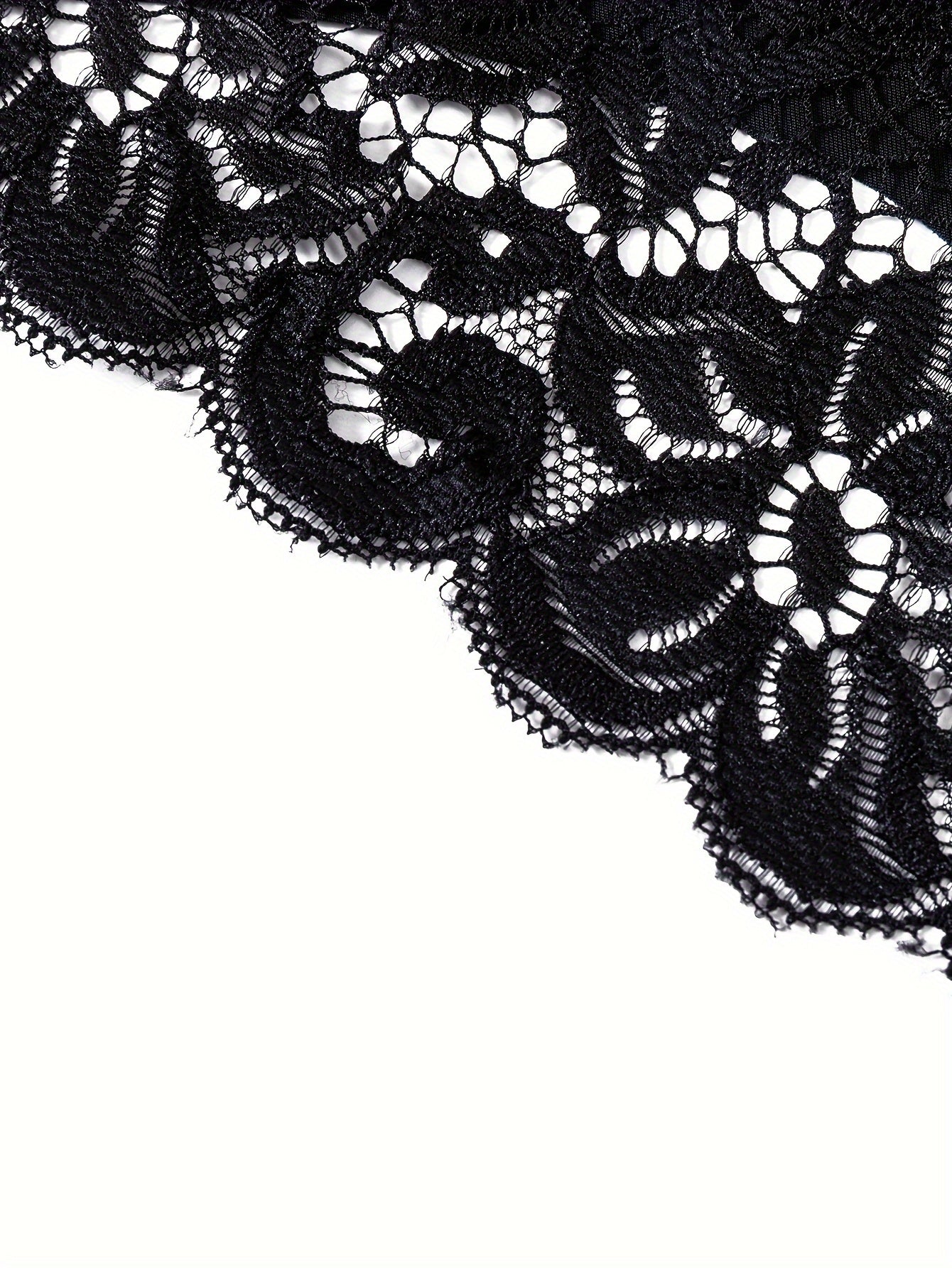 Women's Black Lace Seamless Low-Rise Panties with Scalloped Trim